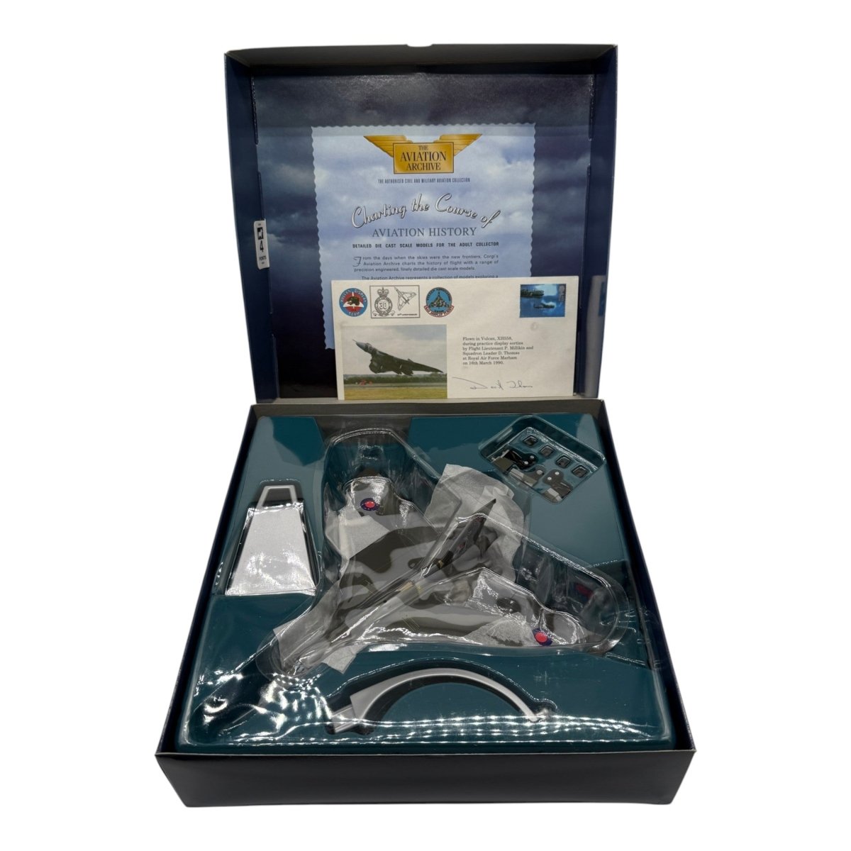 Corgi Aviation 48303 1:144 Avro Vulcan B2 XH558 First & Last In Service - Corgi