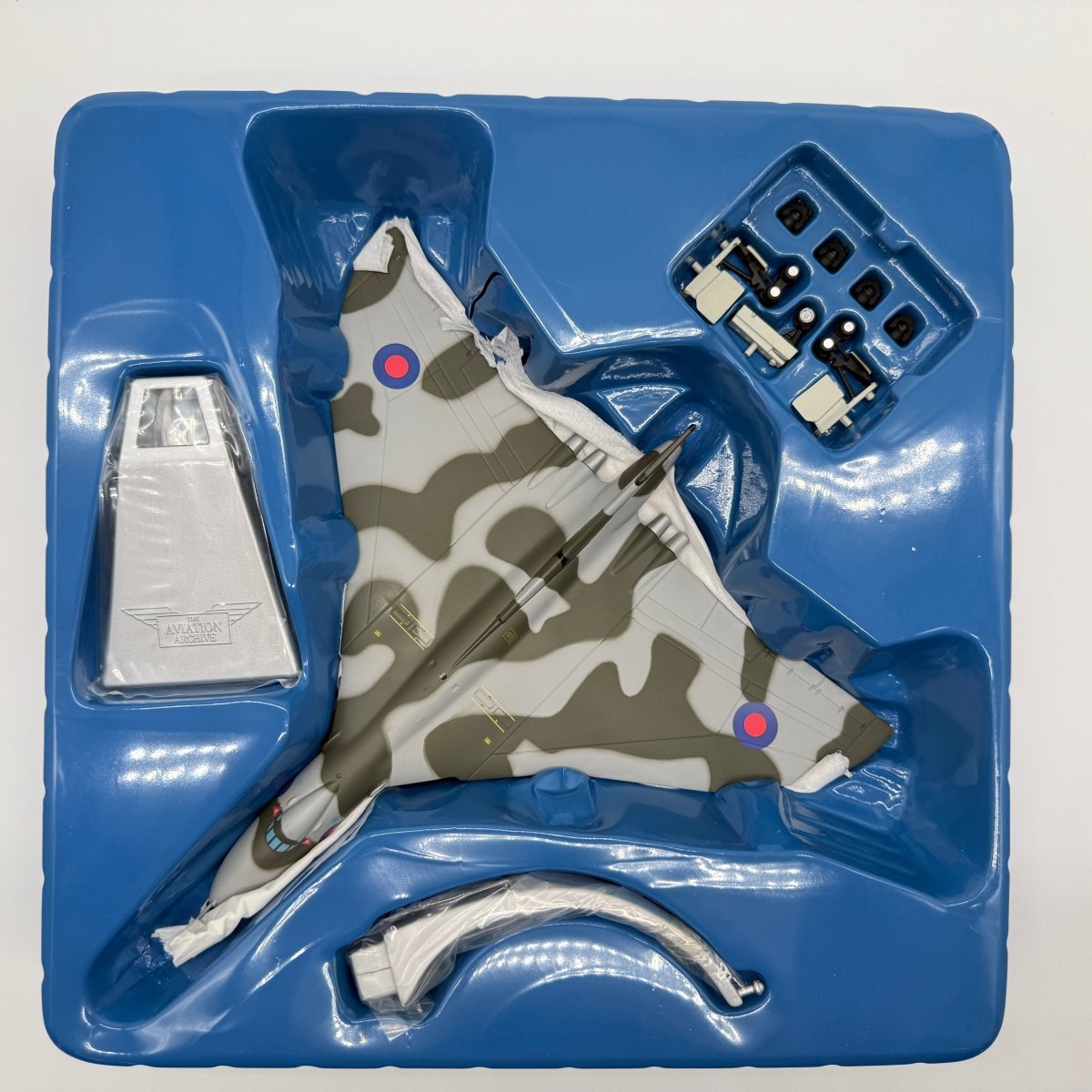 Corgi Aviation 48304 1:144 Avro Vulcan B.Mk 2 RAF XM655 - Corgi