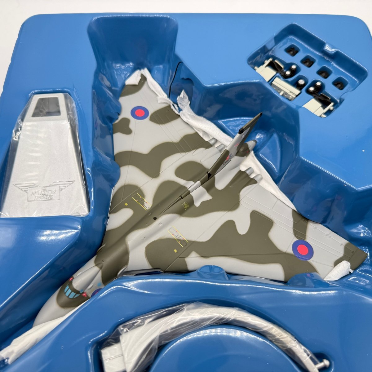 Corgi Aviation 48304 1:144 Avro Vulcan B.Mk 2 RAF XM655 - Corgi