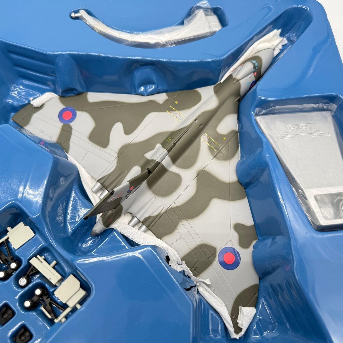 Corgi Aviation 48304 1:144 Avro Vulcan B.Mk 2 RAF XM655 - Corgi