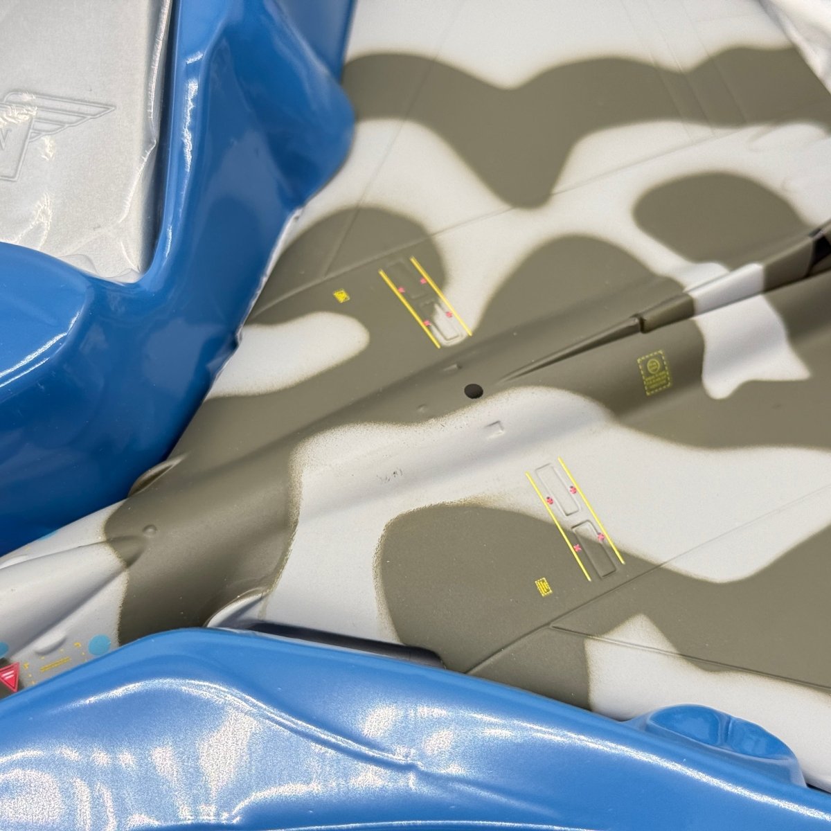 Corgi Aviation 48304 1:144 Avro Vulcan B.Mk 2 RAF XM655 - Corgi