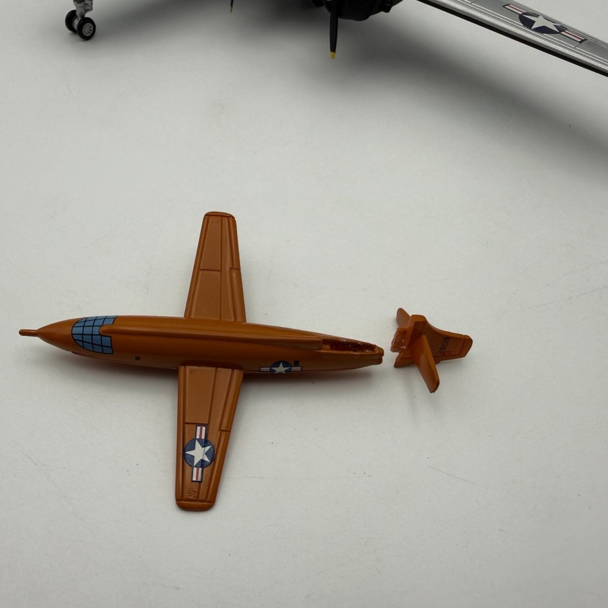 Corgi Aviation 48903 1:144 Boeing B29 Super Fortress With Bell X - 1 Diecast Model - Corgi