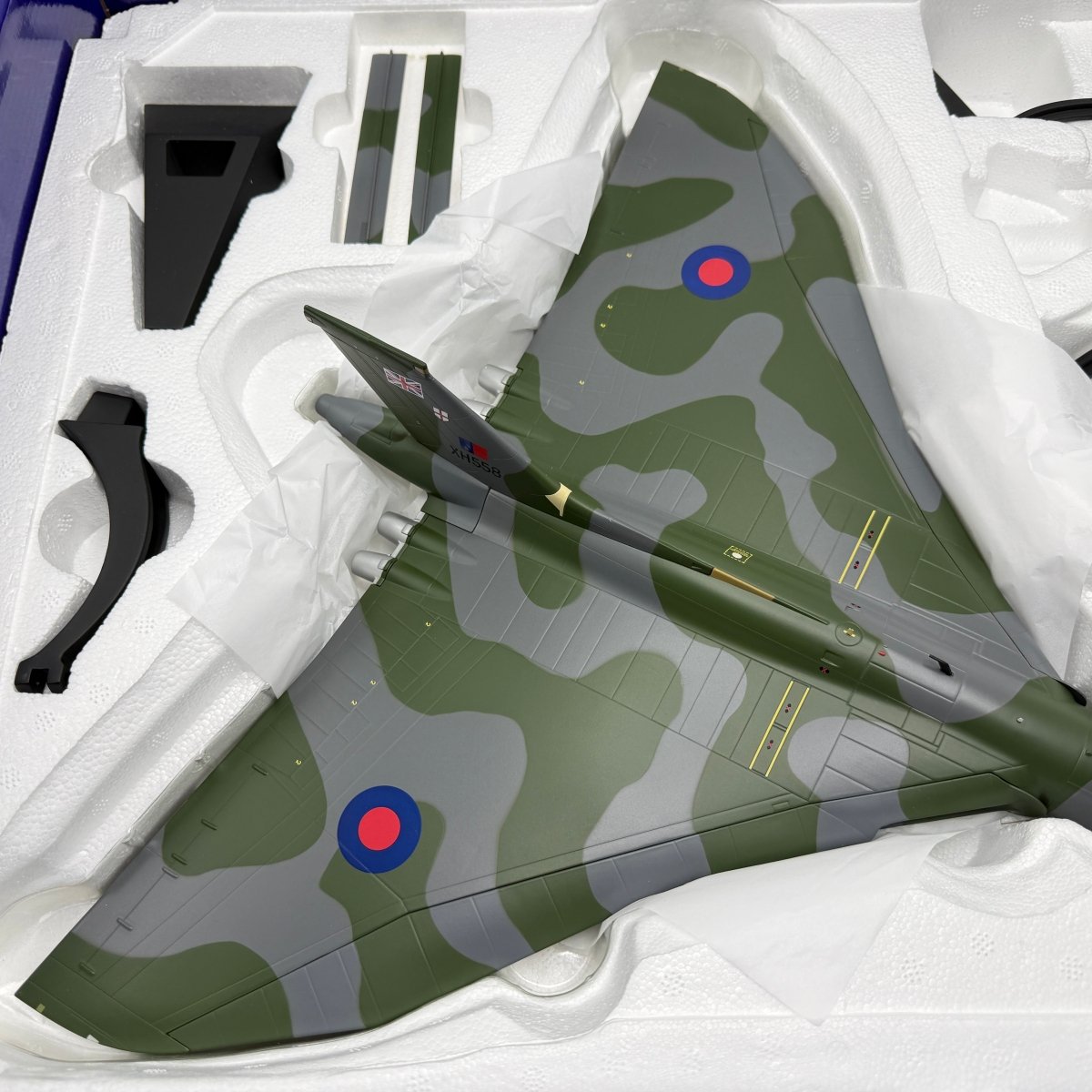 Corgi Aviation AA27201 1:72 Avro Vulcan B.Mk 2 XH558 - Corgi