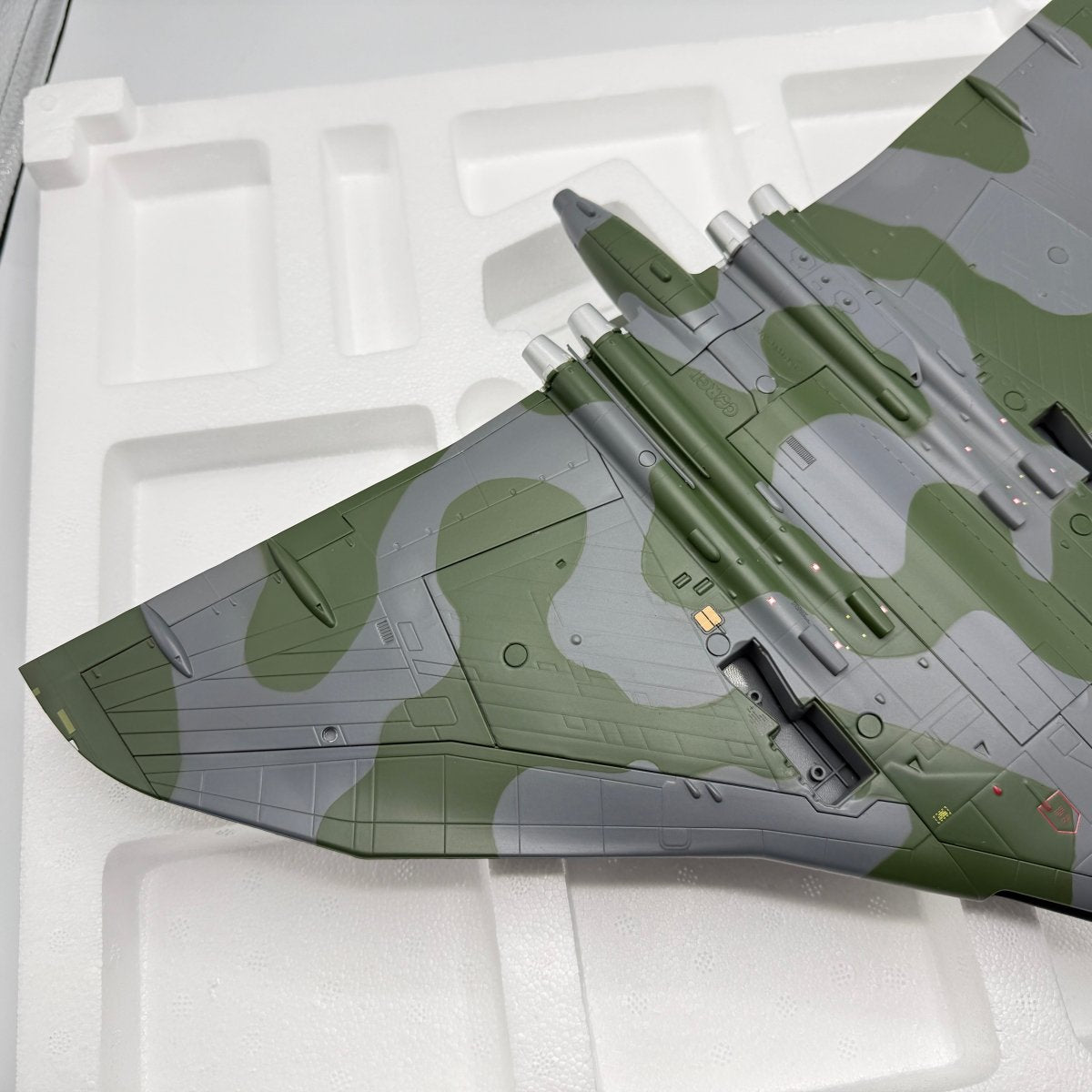 Corgi Aviation AA27201 1:72 Avro Vulcan B.Mk 2 XH558 - Corgi