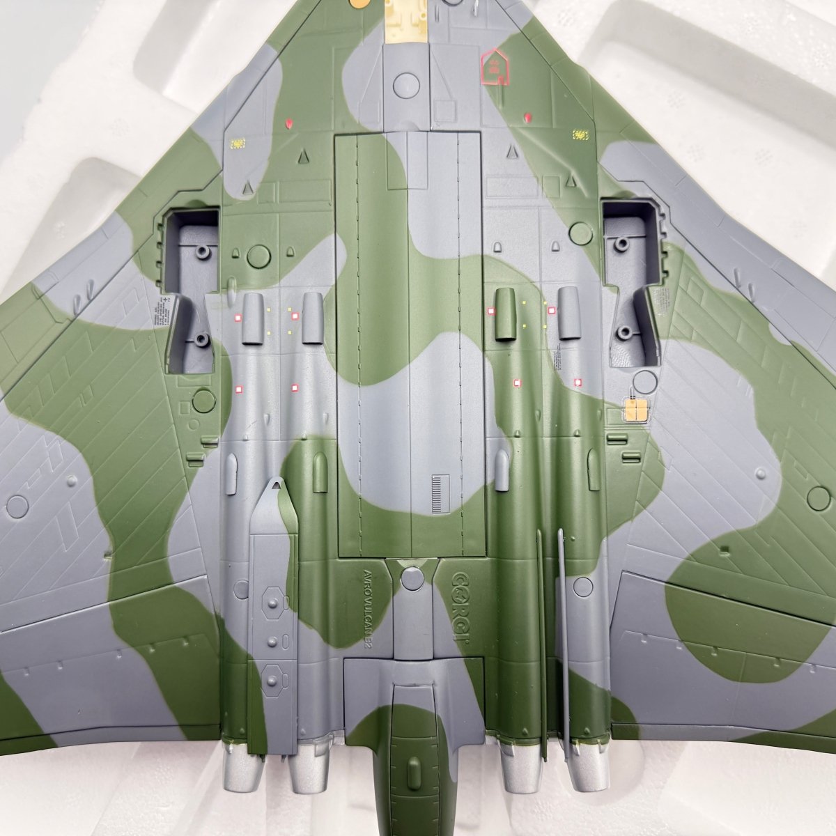 Corgi Aviation AA27201 1:72 Avro Vulcan B.Mk 2 XH558 - Corgi