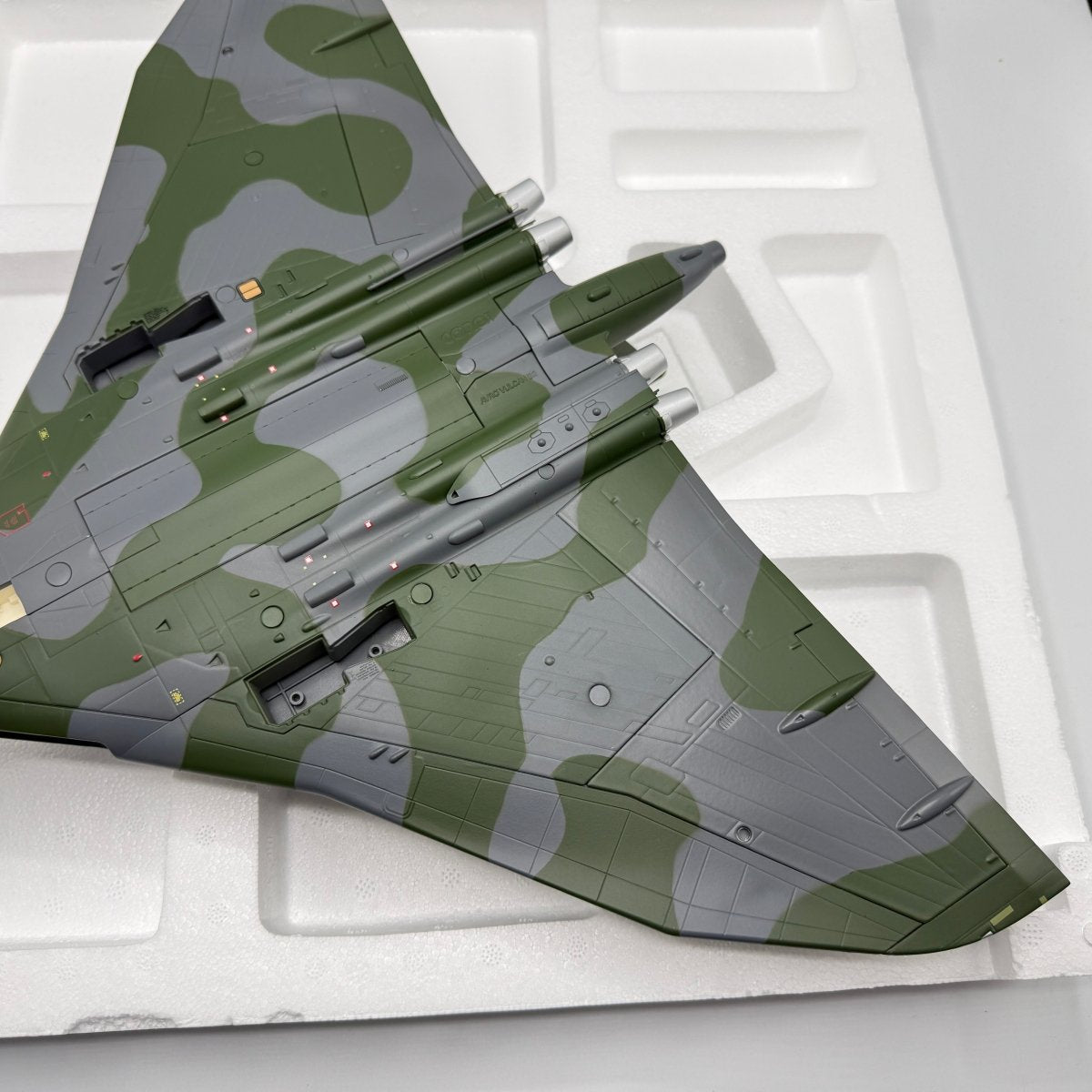 Corgi Aviation AA27201 1:72 Avro Vulcan B.Mk 2 XH558 - Corgi