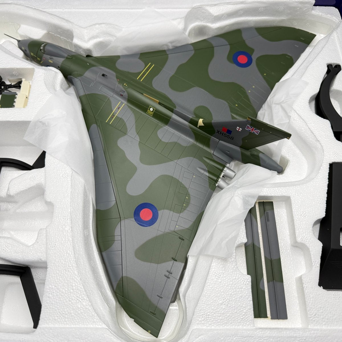 Corgi Aviation AA27201 1:72 Avro Vulcan B.Mk 2 XH558 - Corgi