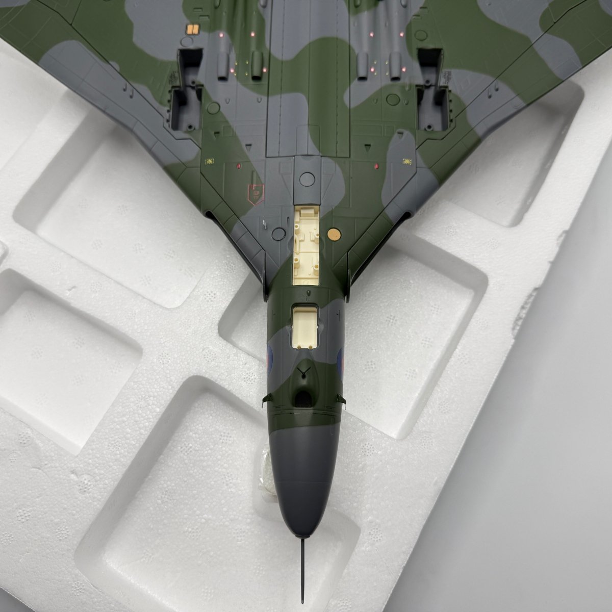 Corgi Aviation AA27201 1:72 Avro Vulcan B.Mk 2 XH558 - Corgi