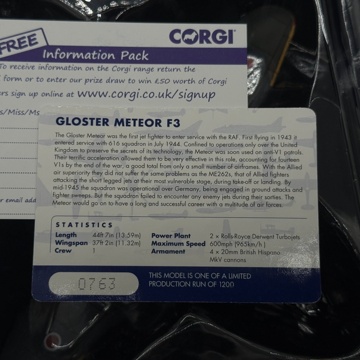 Corgi Aviation AA27401 1:72 Gloster Meteor F.Mk 3 No.616 Sqn EE246 1945 - Corgi