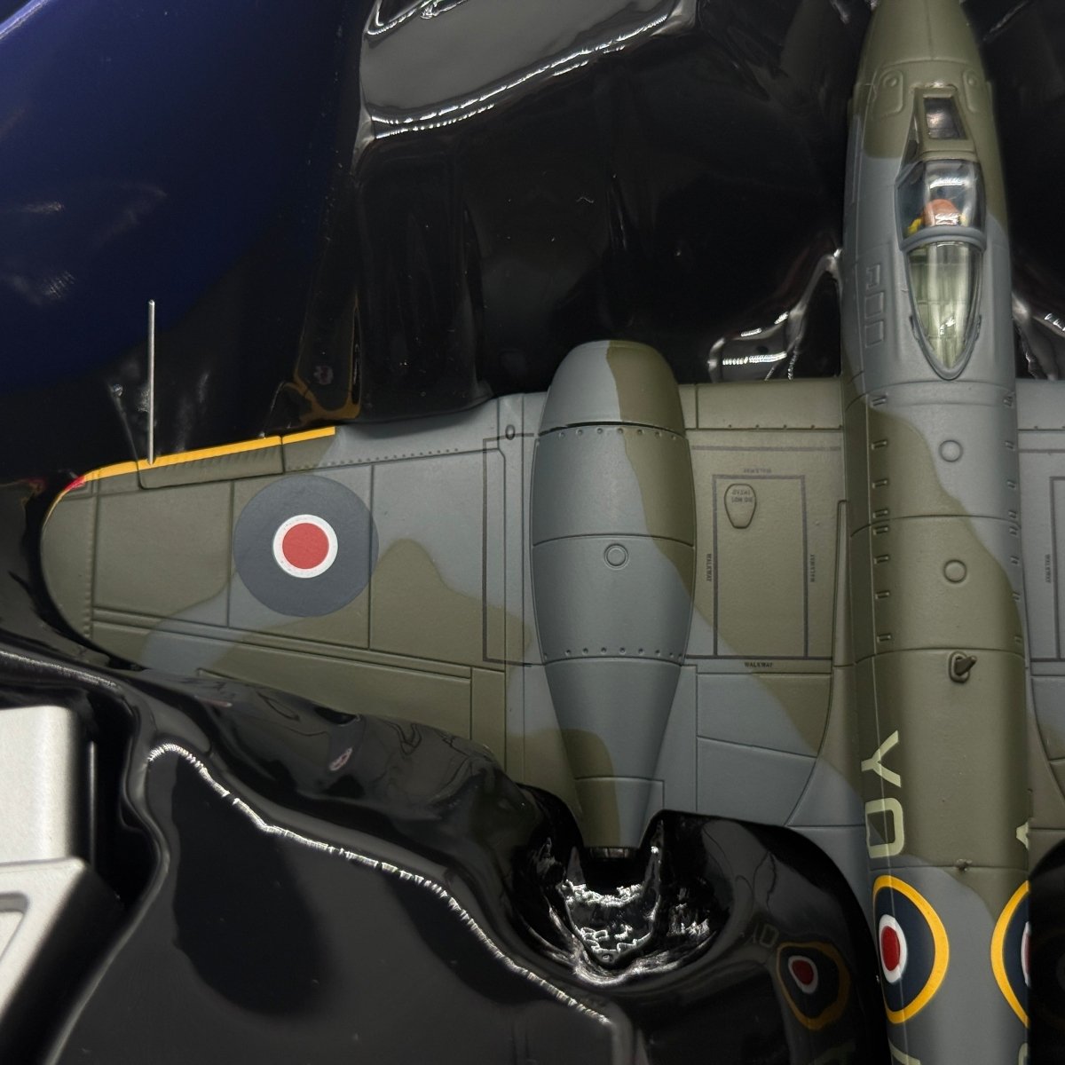 Corgi Aviation AA27401 1:72 Gloster Meteor F.Mk 3 No.616 Sqn EE246 1945 - Corgi