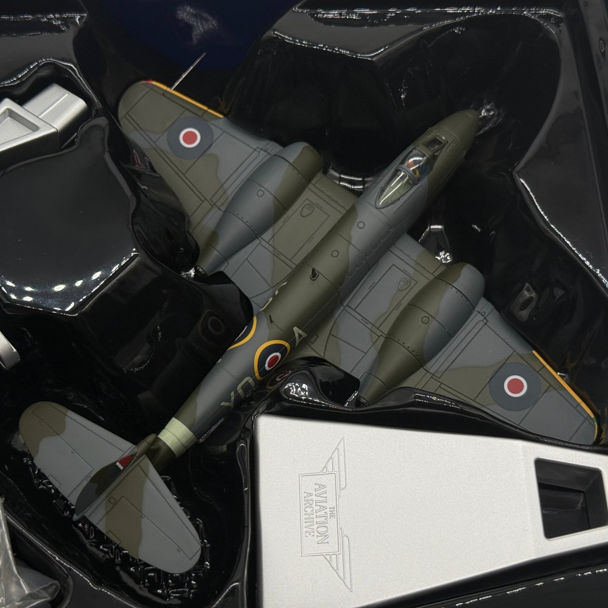 Corgi Aviation AA27401 1:72 Gloster Meteor F.Mk 3 No.616 Sqn EE246 1945 - Corgi