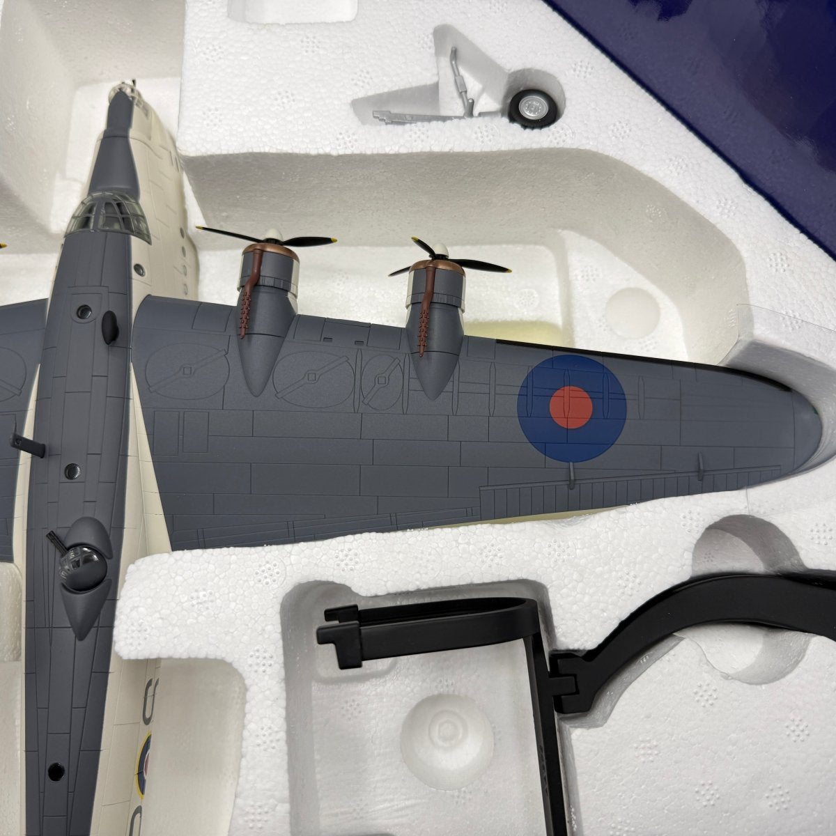 Corgi Aviation AA27502 1:72 Short Sunderland Mk III RCAF No.422 Sqn - Corgi