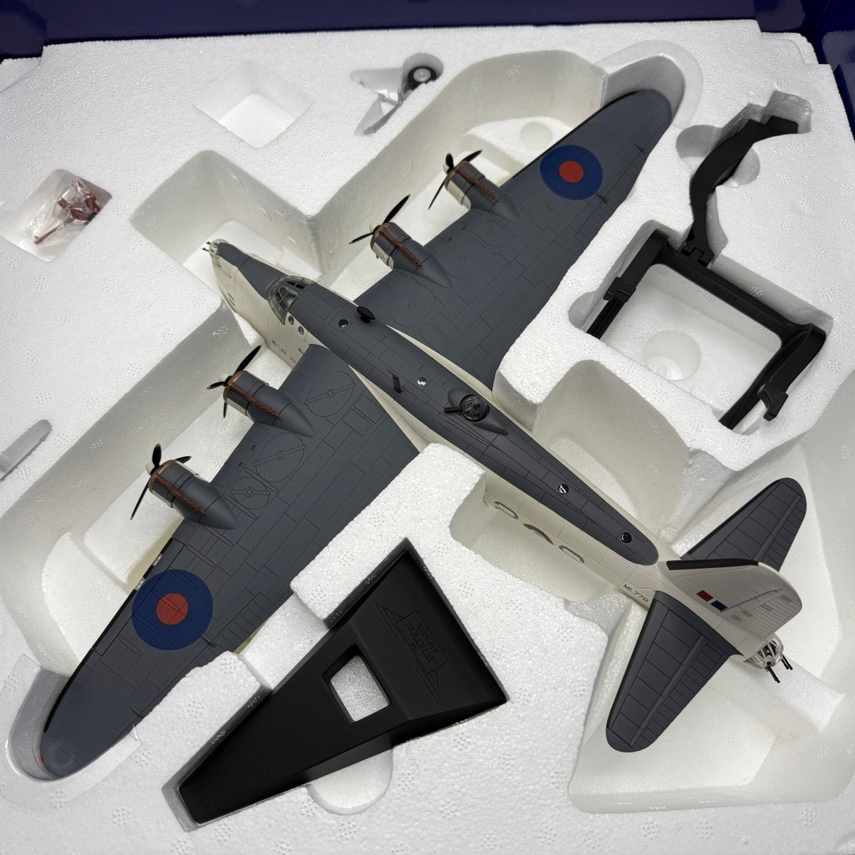 Corgi Aviation AA27502 1:72 Short Sunderland Mk III RCAF No.422 Sqn - Corgi