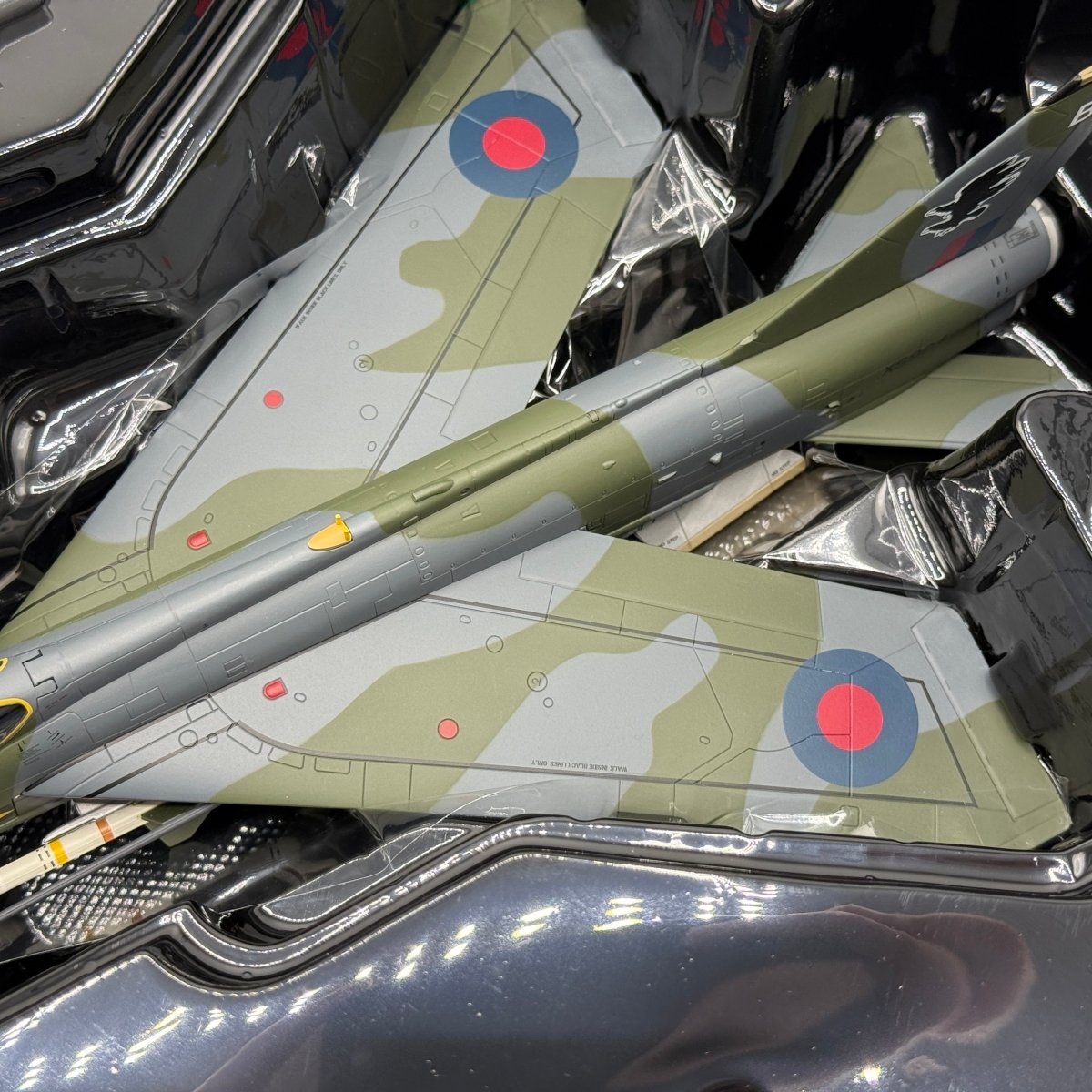 Corgi Aviation AA28403 1:48 English Electric Lightning F.Mk 6 RAF No.11 Sqn - Corgi