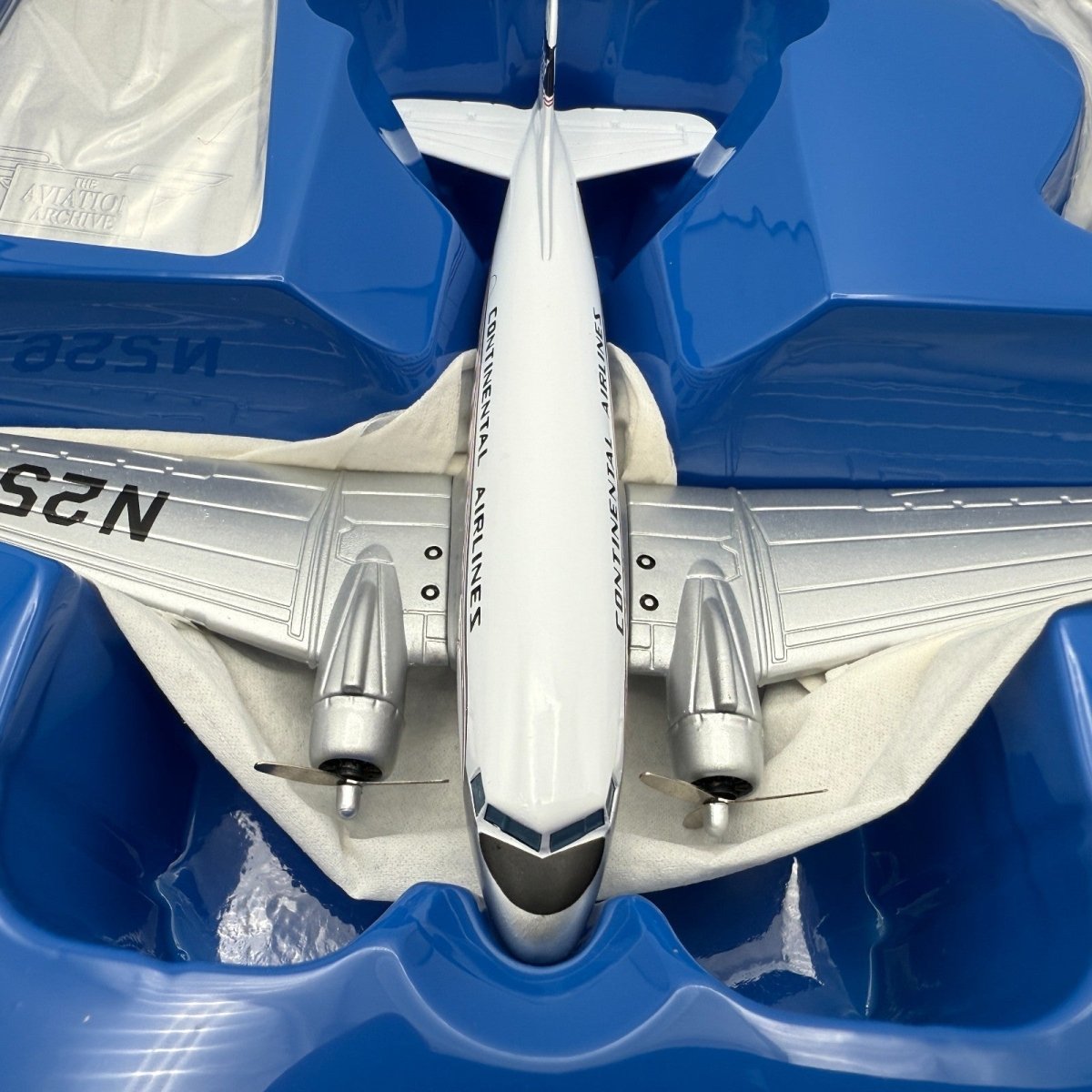 Corgi Aviation AA30001 1:144 Douglas DC - 3 Continental Airlines Diecast Model - Corgi