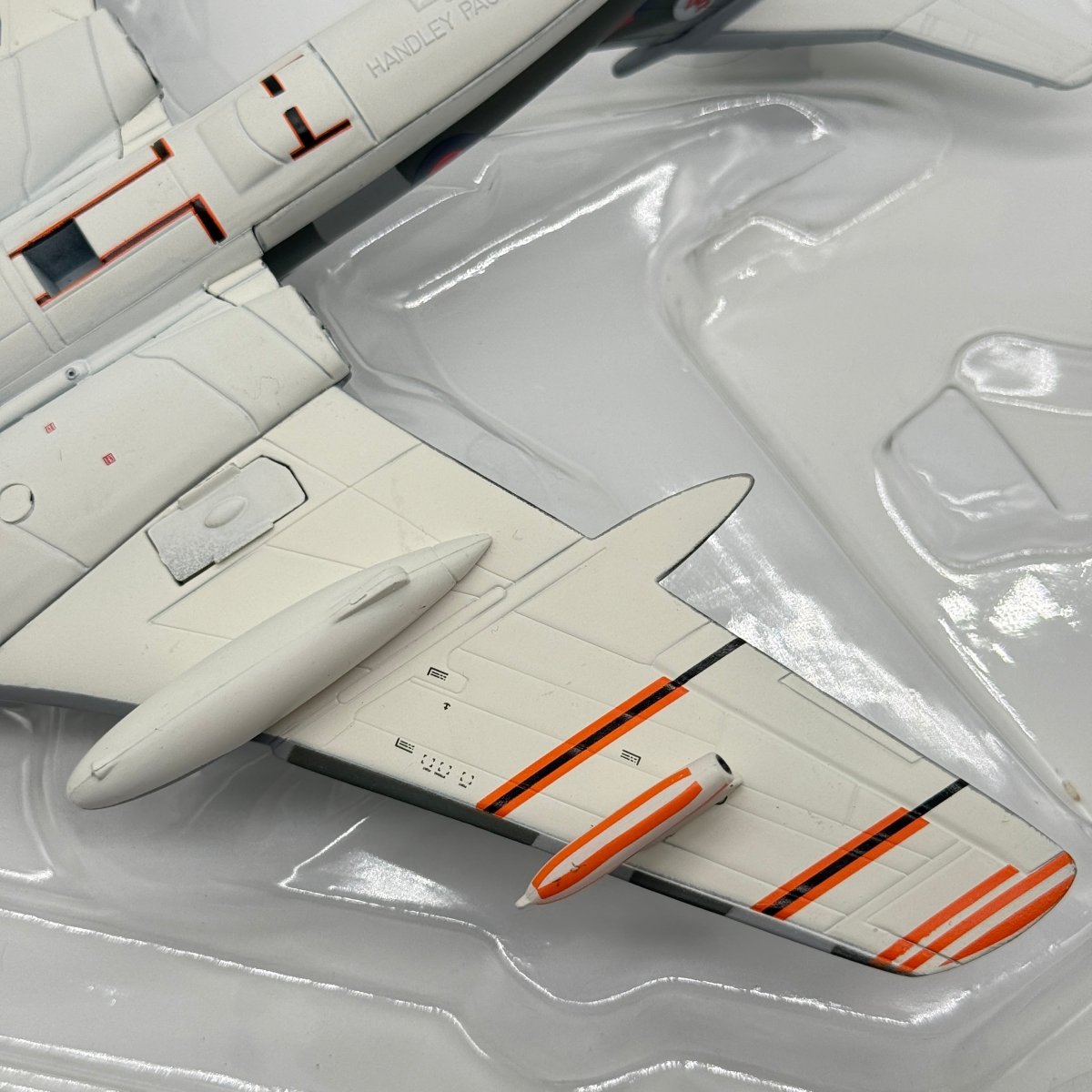 Corgi Aviation AA31601 1:144 Handley Page Victor K.2 Falklands - Corgi