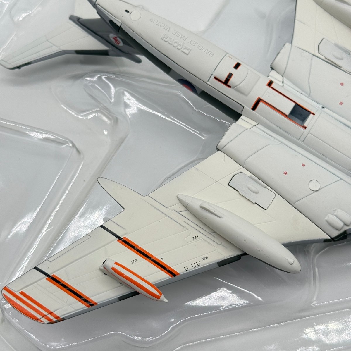 Corgi Aviation AA31601 1:144 Handley Page Victor K.2 Falklands - Corgi