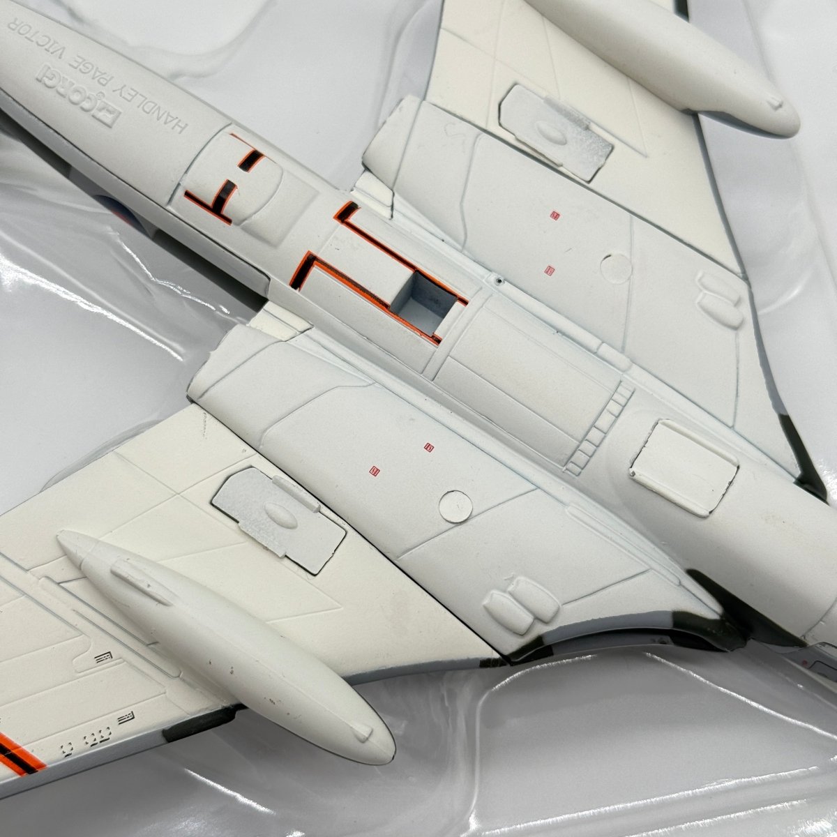 Corgi Aviation AA31601 1:144 Handley Page Victor K.2 Falklands - Corgi