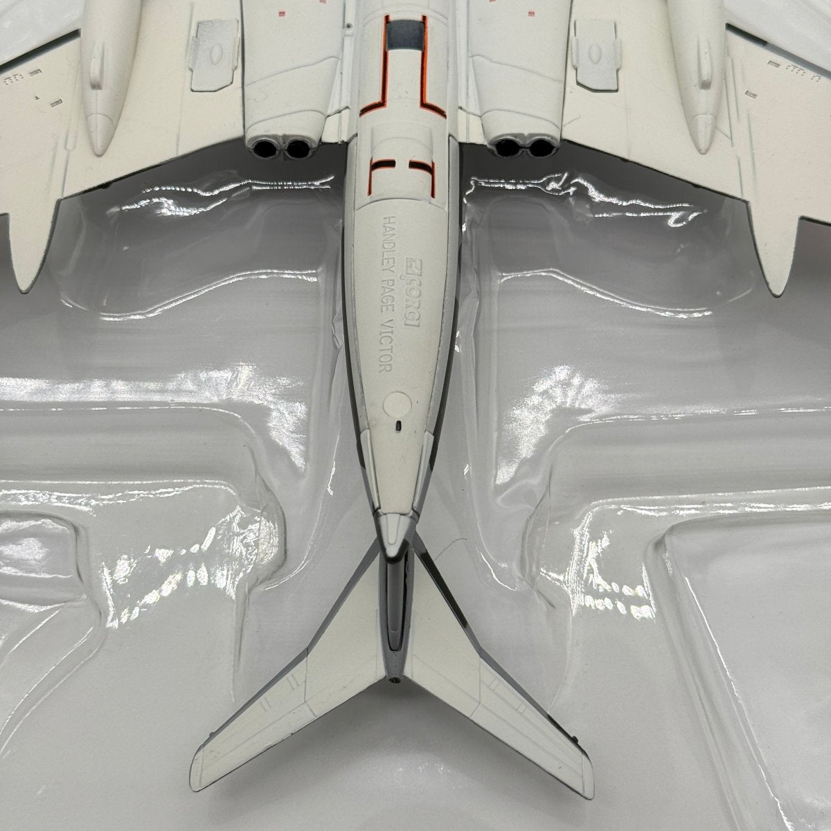 Corgi Aviation AA31601 1:144 Handley Page Victor K.2 Falklands - Corgi