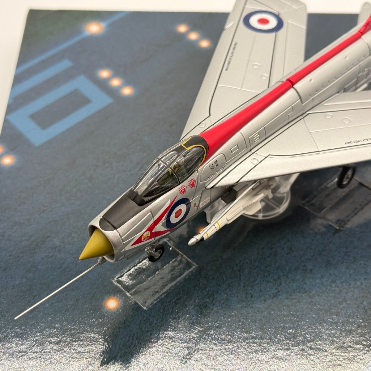 Corgi Aviation AA32308 1:72 Lightning F.Mk 3 RAF No.56 - Corgi