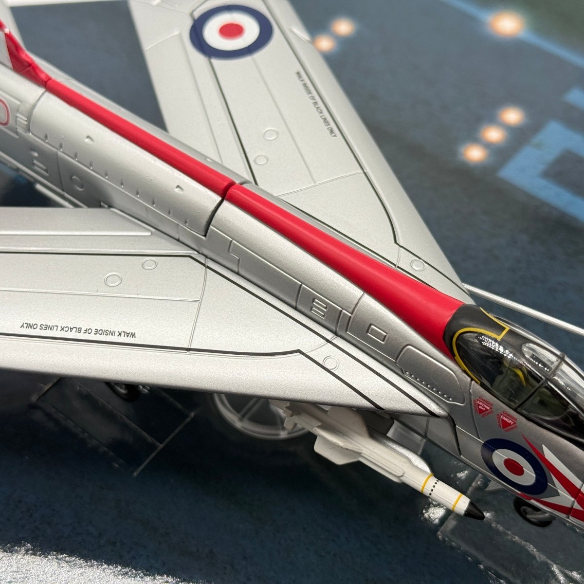 Corgi Aviation AA32308 1:72 Lightning F.Mk 3 RAF No.56 - Corgi