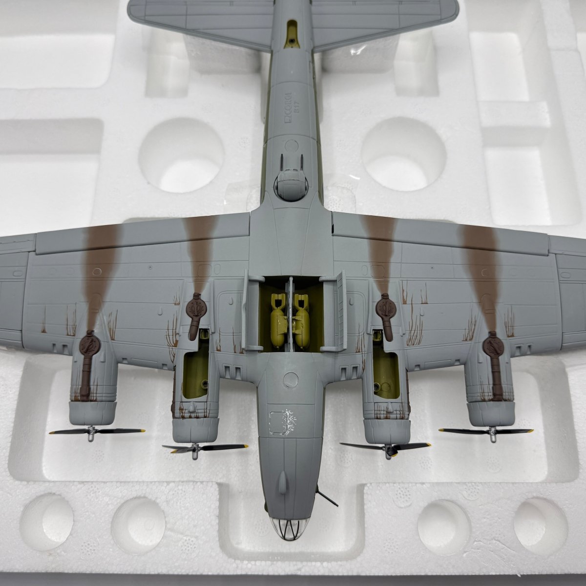 Corgi Aviation AA33312 1:72 Boeing B - 17E Flying Fortress USAAF 19th BG Java - Corgi