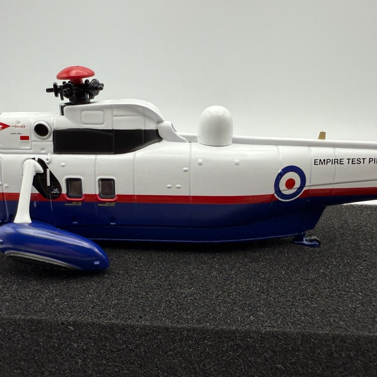 Corgi Aviation AA33412 1:72 Sikorsky SH - 3D Sea King Empire Test Pilots School - Corgi