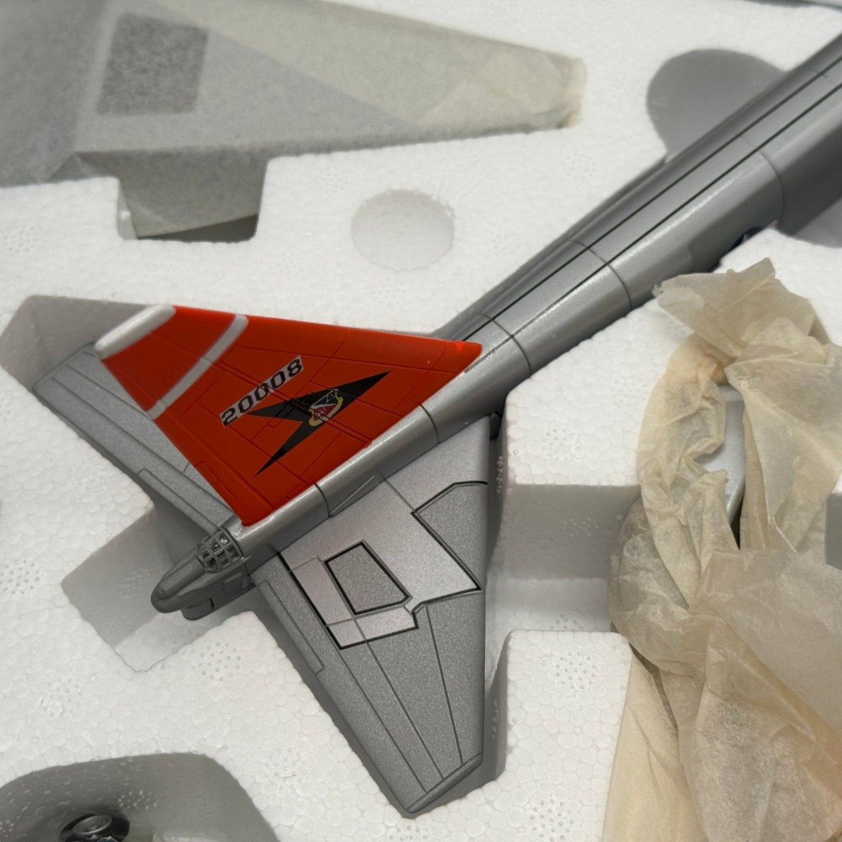Corgi Aviation AA33504 1:144 B - 52 with X - 15 Edwards AFB - Corgi