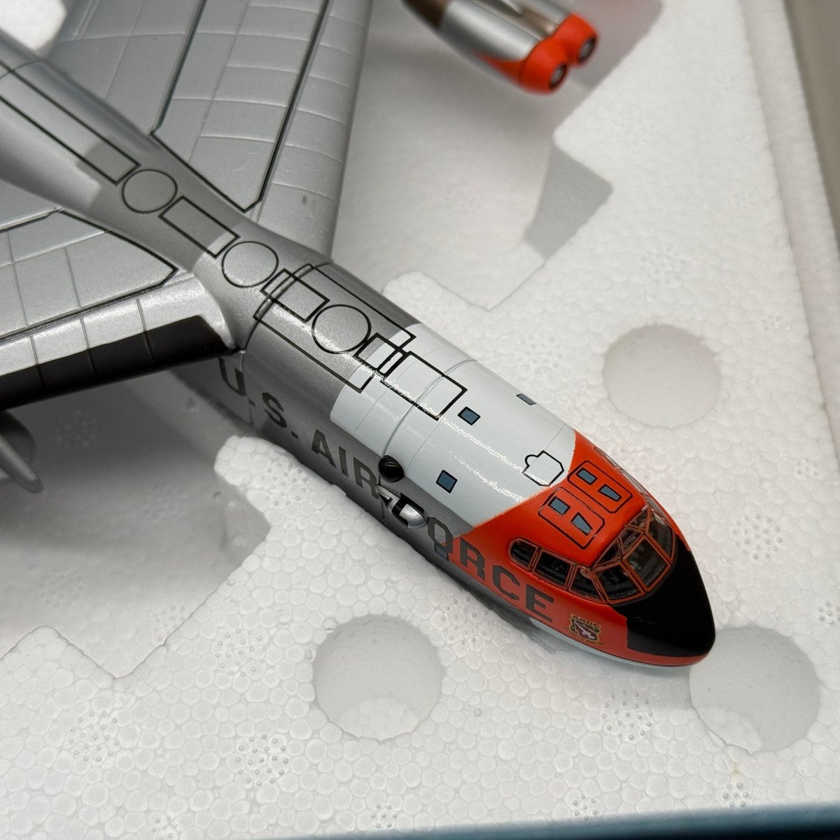 Corgi Aviation AA33504 1:144 B - 52 with X - 15 Edwards AFB - Corgi
