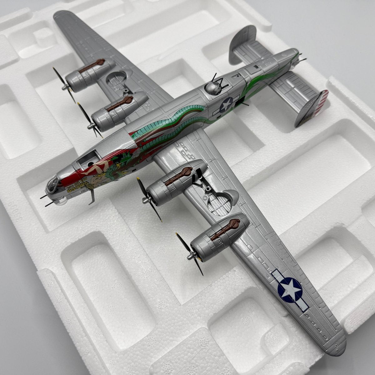 Corgi Aviation AA34001 1:72 Consolidated B - 24J Liberator 'The Dragon and his Tail' - Corgi