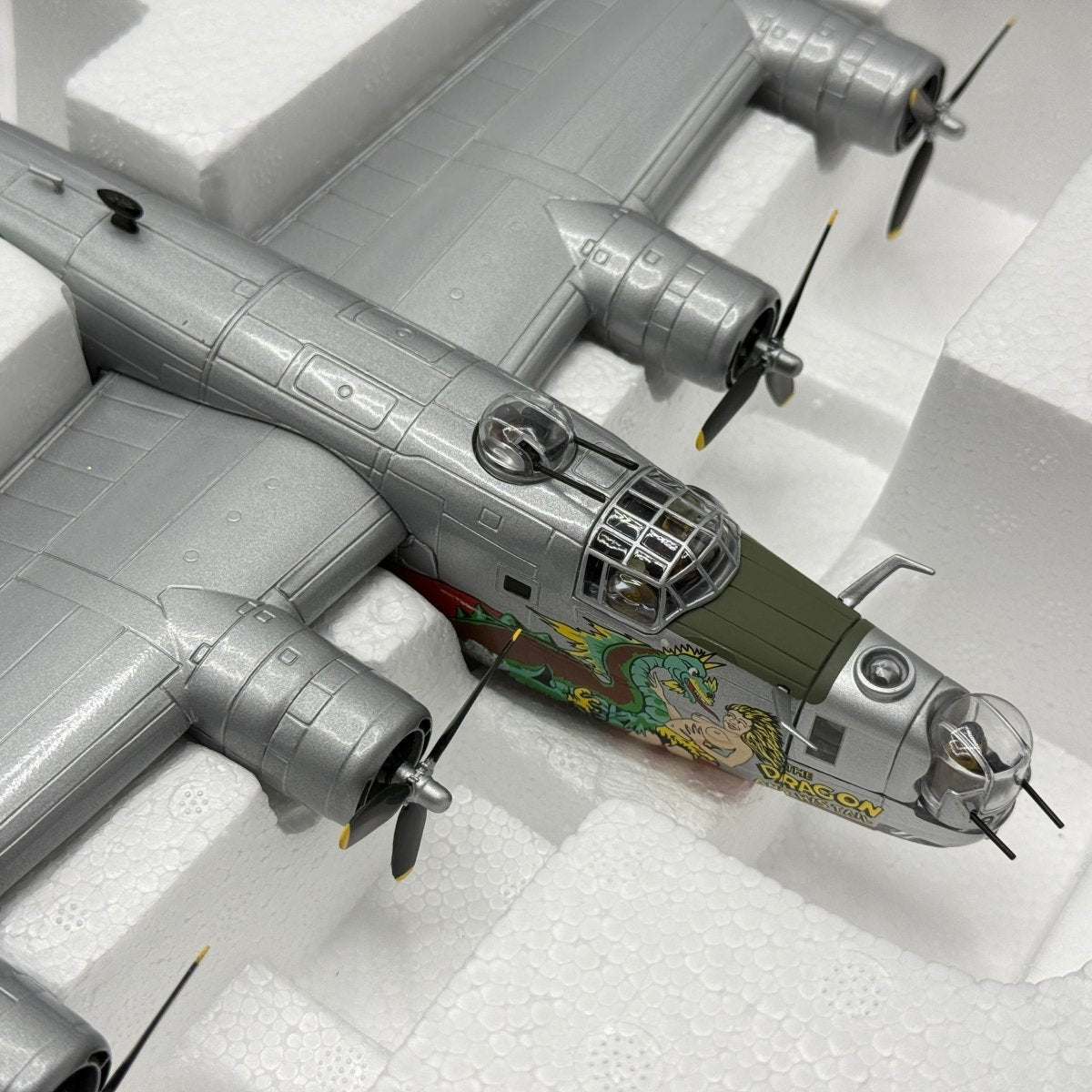 Corgi Aviation AA34001 1:72 Consolidated B - 24J Liberator 'The Dragon and his Tail' - Corgi