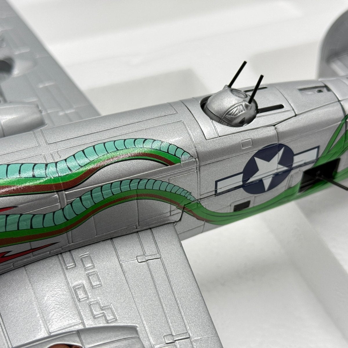 Corgi Aviation AA34001 1:72 Consolidated B - 24J Liberator 'The Dragon and his Tail' - Corgi