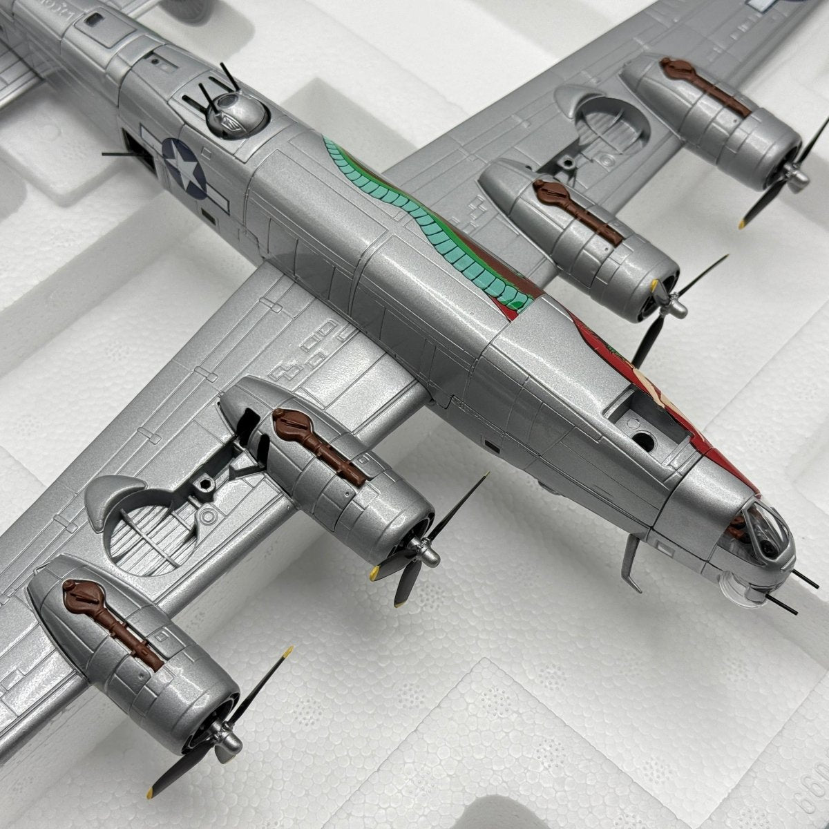 Corgi Aviation AA34001 1:72 Consolidated B - 24J Liberator 'The Dragon and his Tail' - Corgi