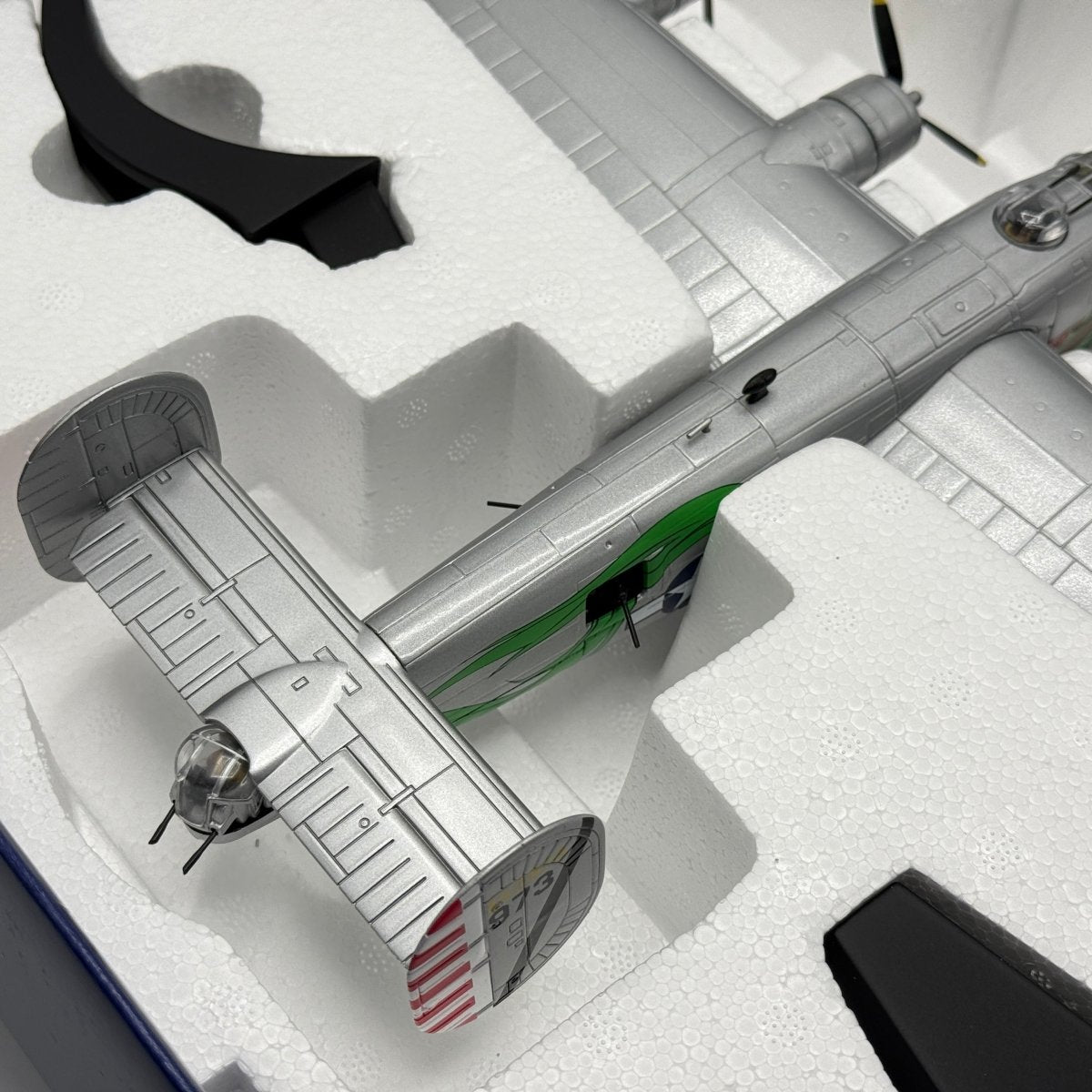 Corgi Aviation AA34001 1:72 Consolidated B - 24J Liberator 'The Dragon and his Tail' - Corgi