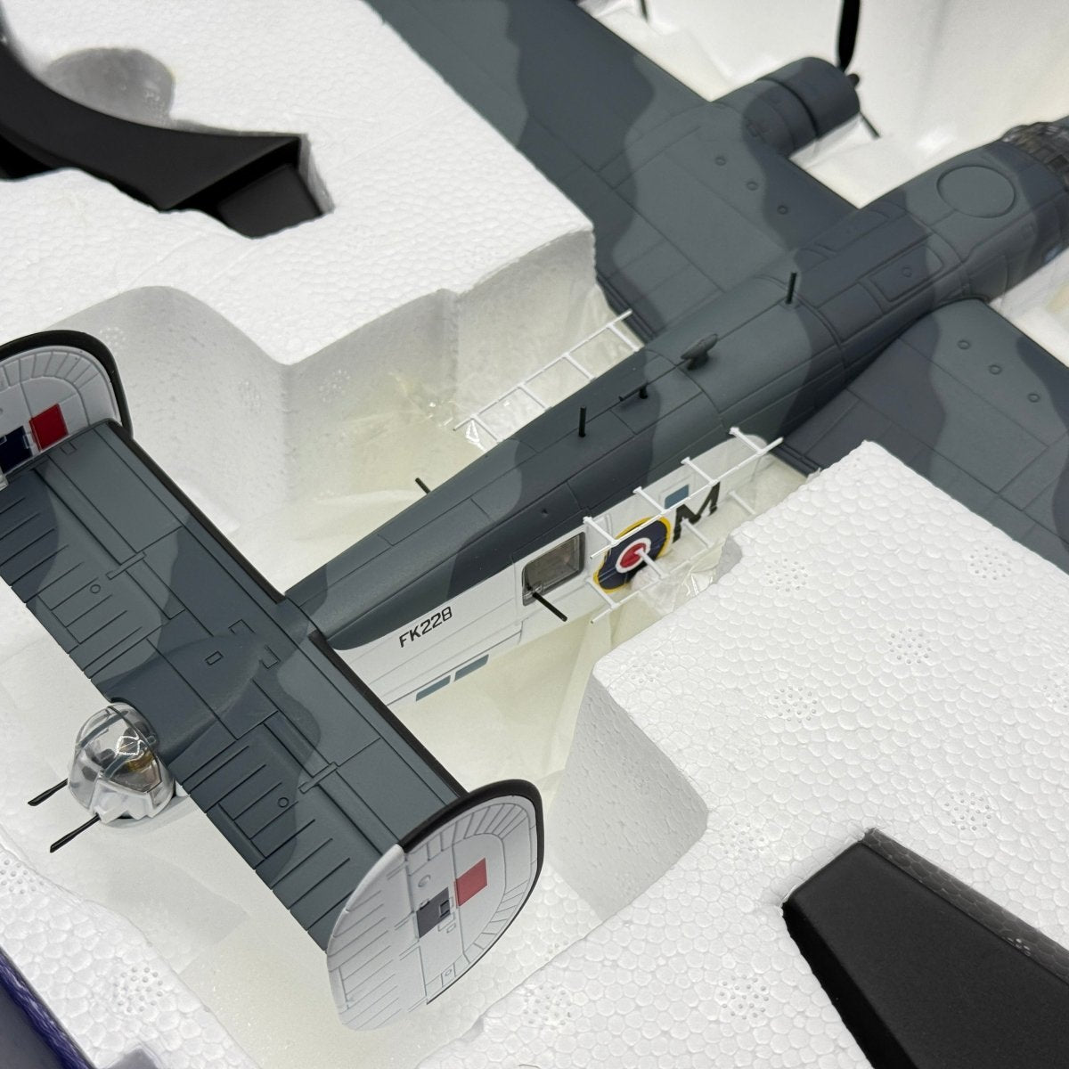 Corgi Aviation AA34005 1:72 Consolidated B - 24D Liberator RAF No.120 Sqn - Corgi