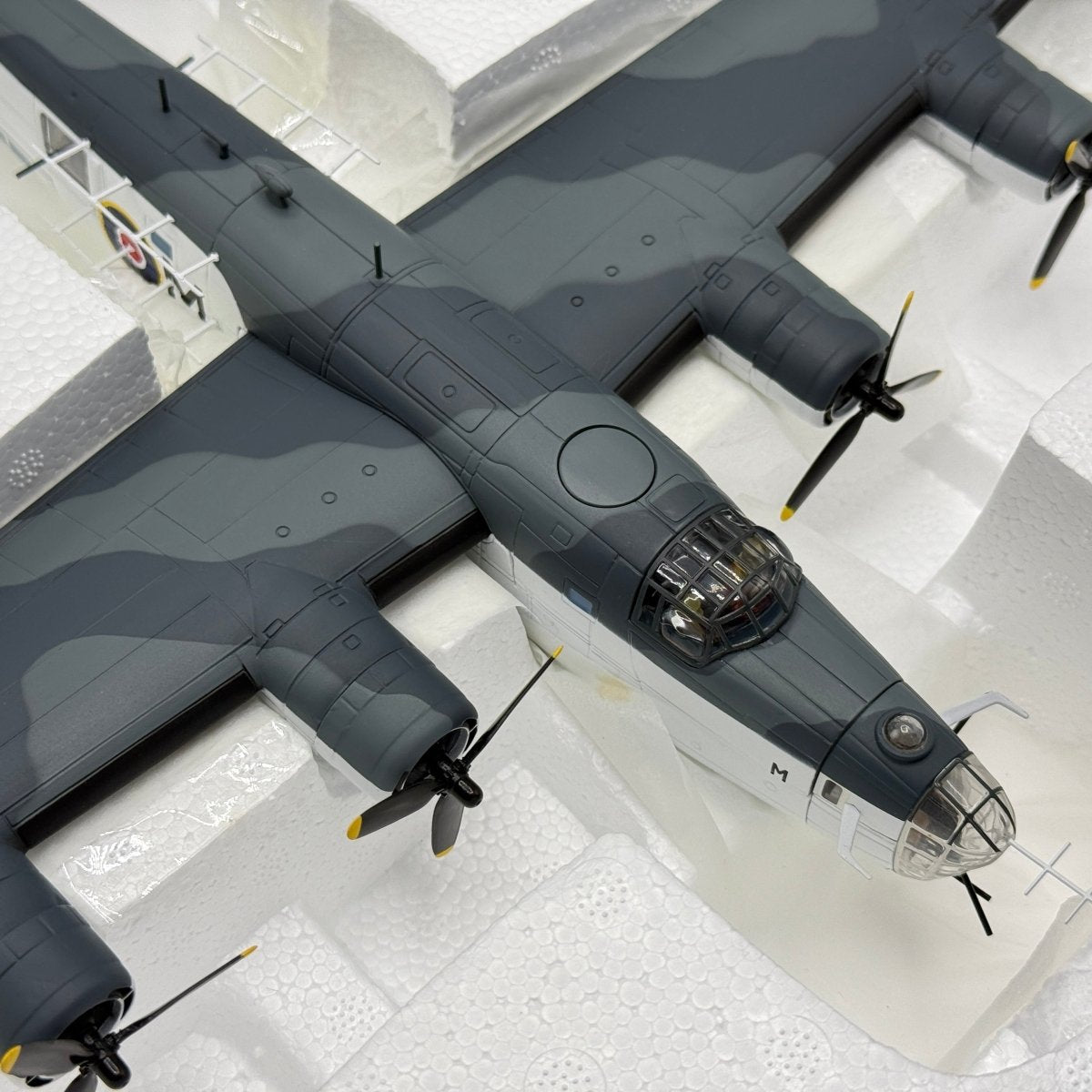 Corgi Aviation AA34005 1:72 Consolidated B - 24D Liberator RAF No.120 Sqn - Corgi