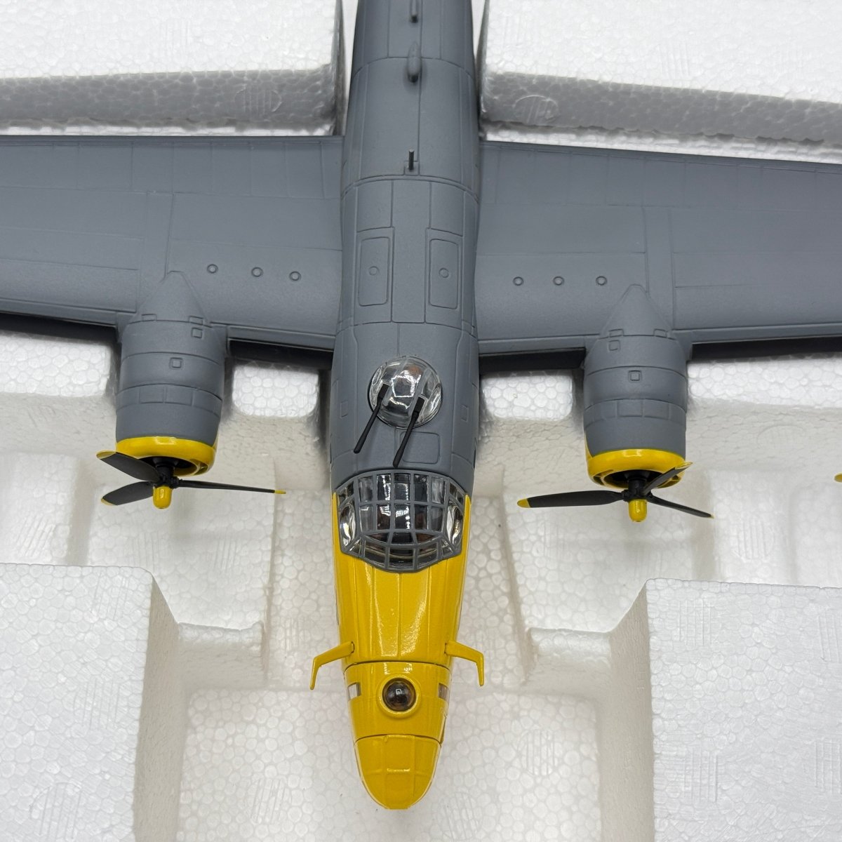 Corgi Aviation AA34015 1:72 Consolidated B - 24H Liberator USAAF 459th BG - Corgi