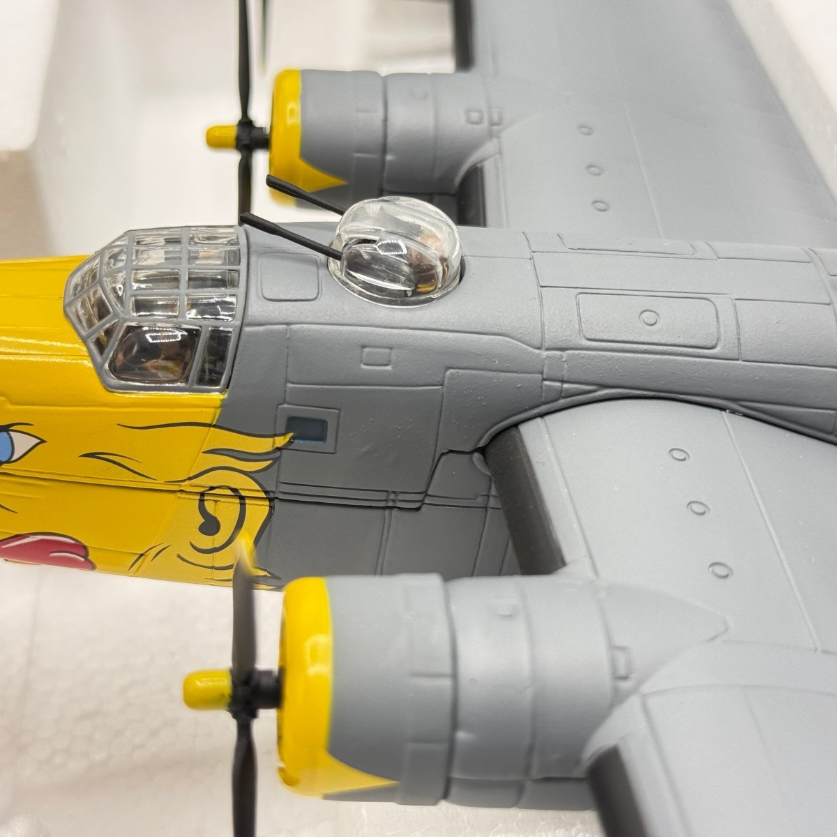 Corgi Aviation AA34015 1:72 Consolidated B - 24H Liberator USAAF 459th BG - Corgi