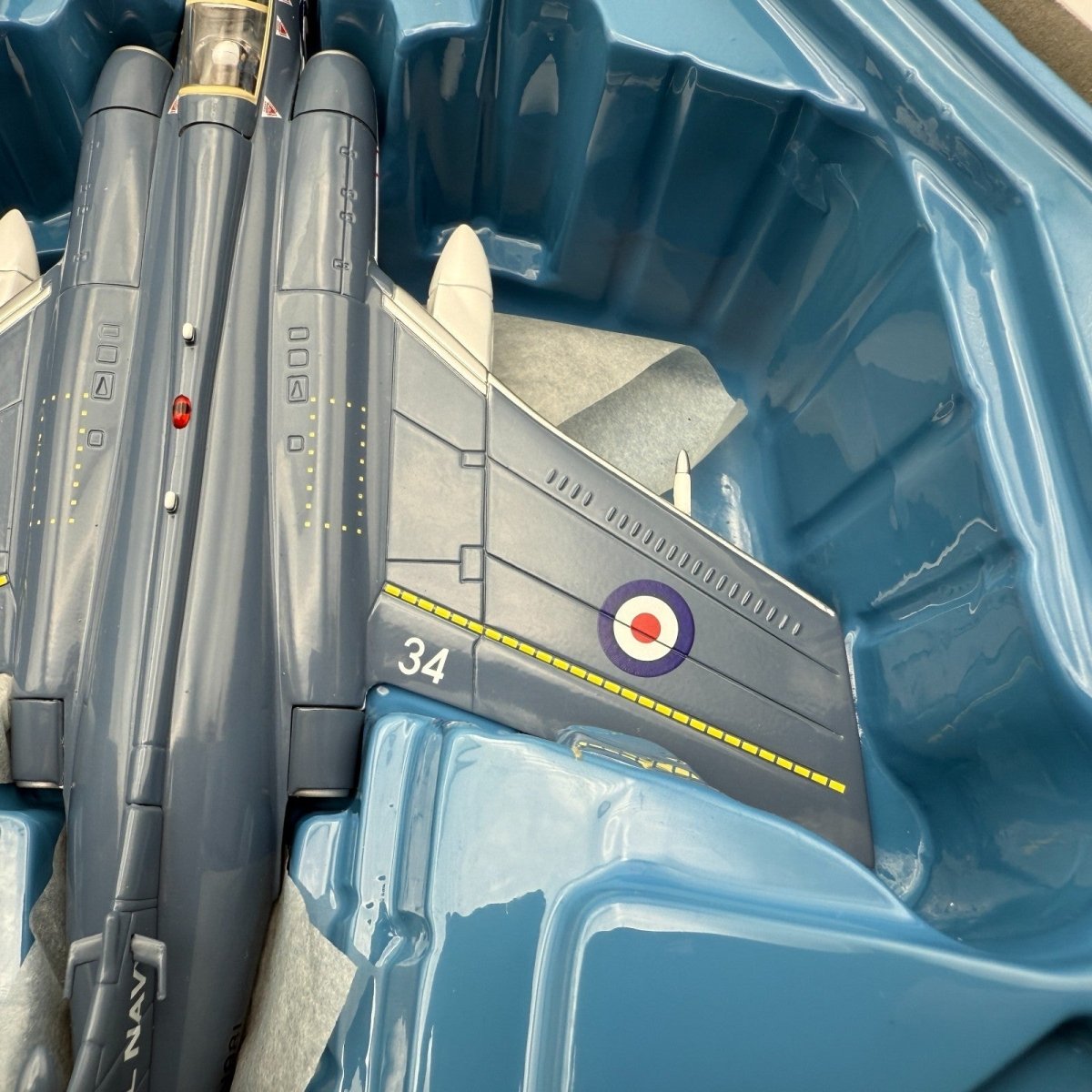 Corgi Aviation AA34103 1:72 Blackburn Buccaneer Royal Navy HMS Victorious - Corgi