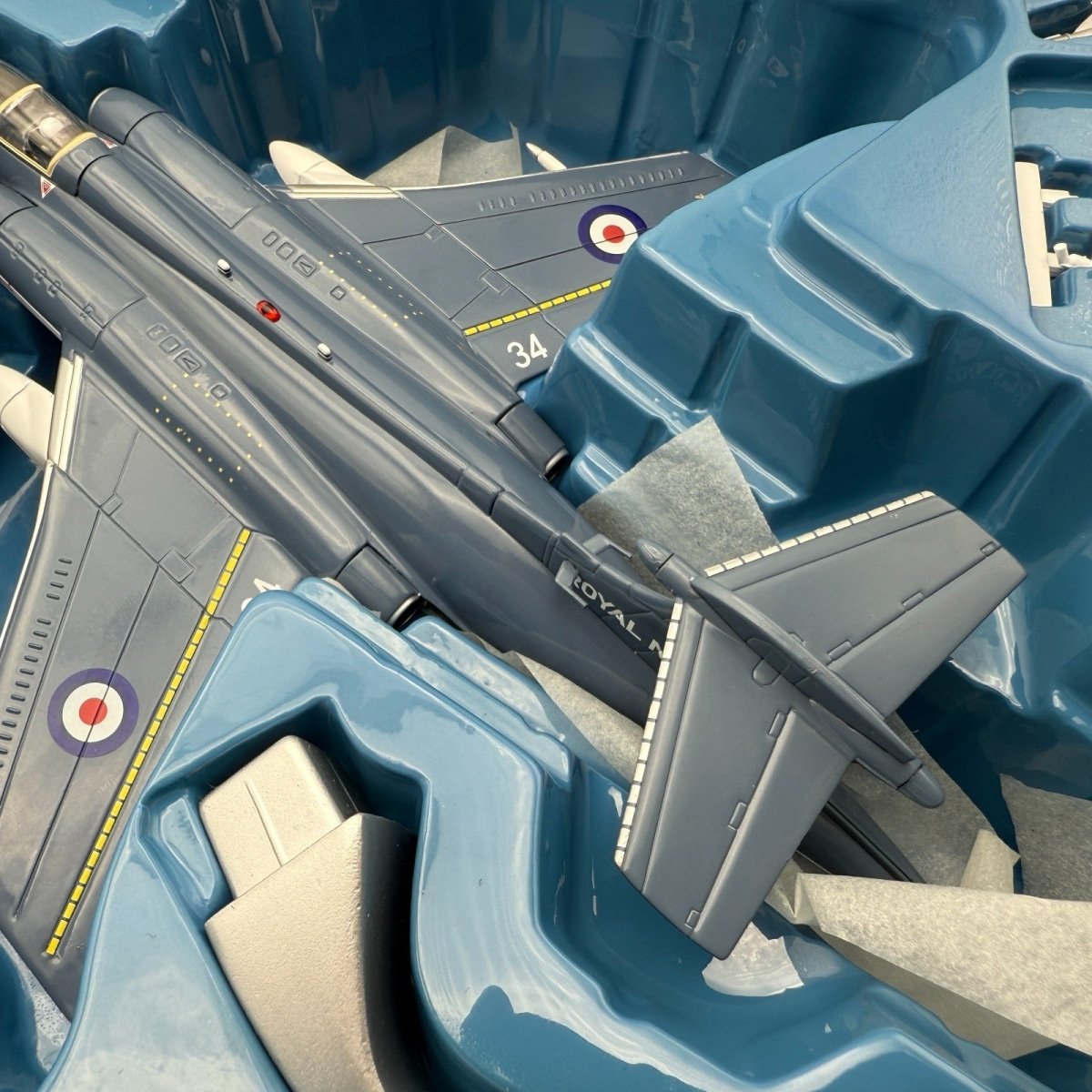 Corgi Aviation AA34103 1:72 Blackburn Buccaneer Royal Navy HMS Victorious - Corgi