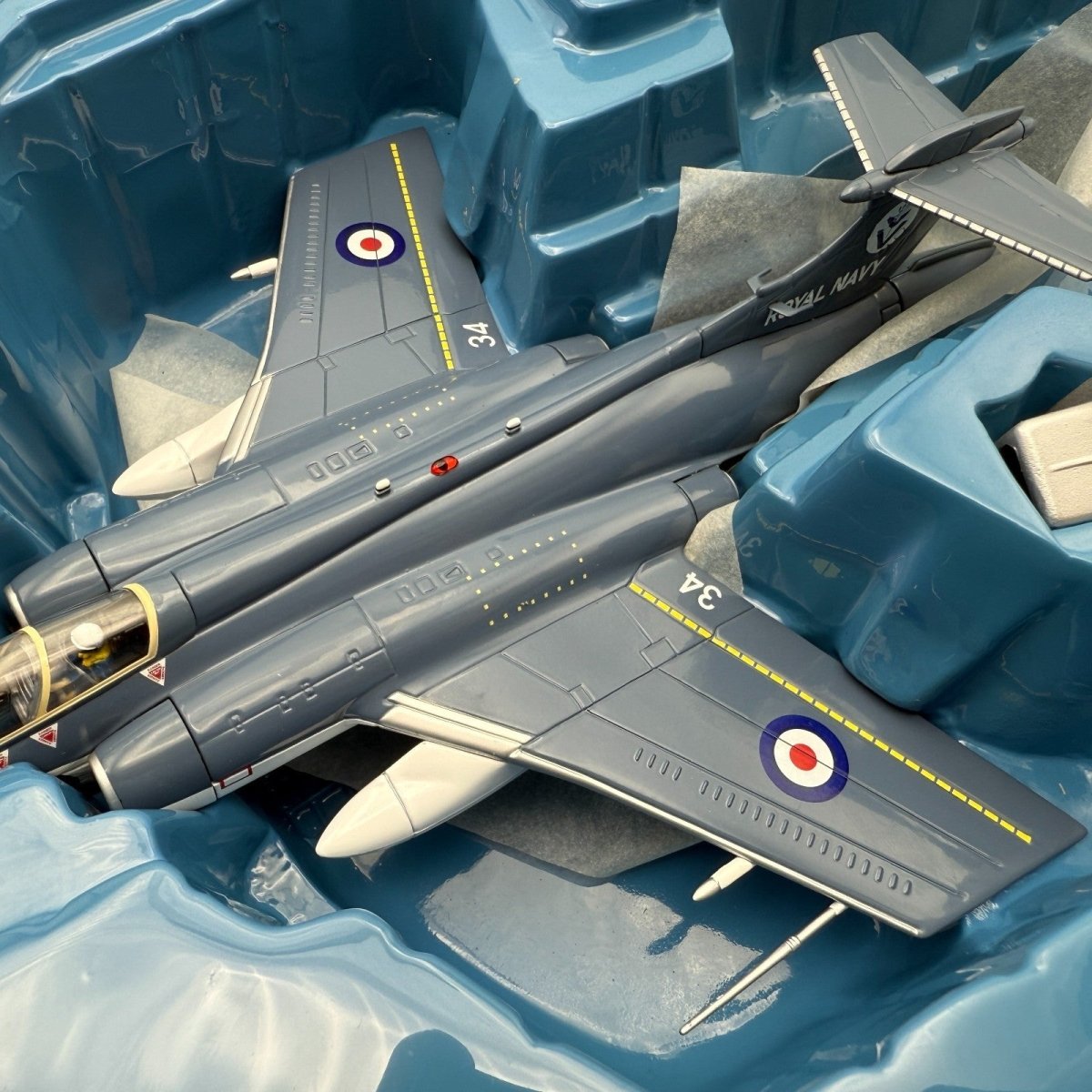 Corgi Aviation AA34103 1:72 Blackburn Buccaneer Royal Navy HMS Victorious - Corgi