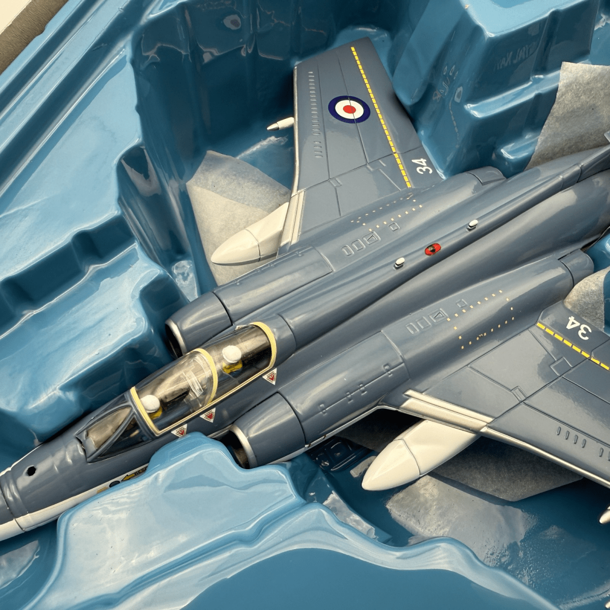 Corgi Aviation AA34103 1:72 Blackburn Buccaneer Royal Navy HMS Victorious - Corgi