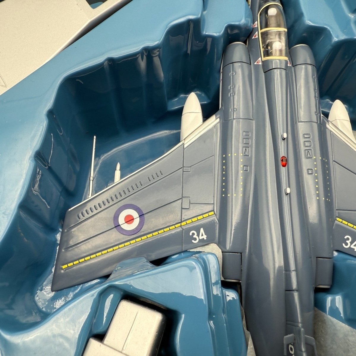 Corgi Aviation AA34103 1:72 Blackburn Buccaneer Royal Navy HMS Victorious - Corgi