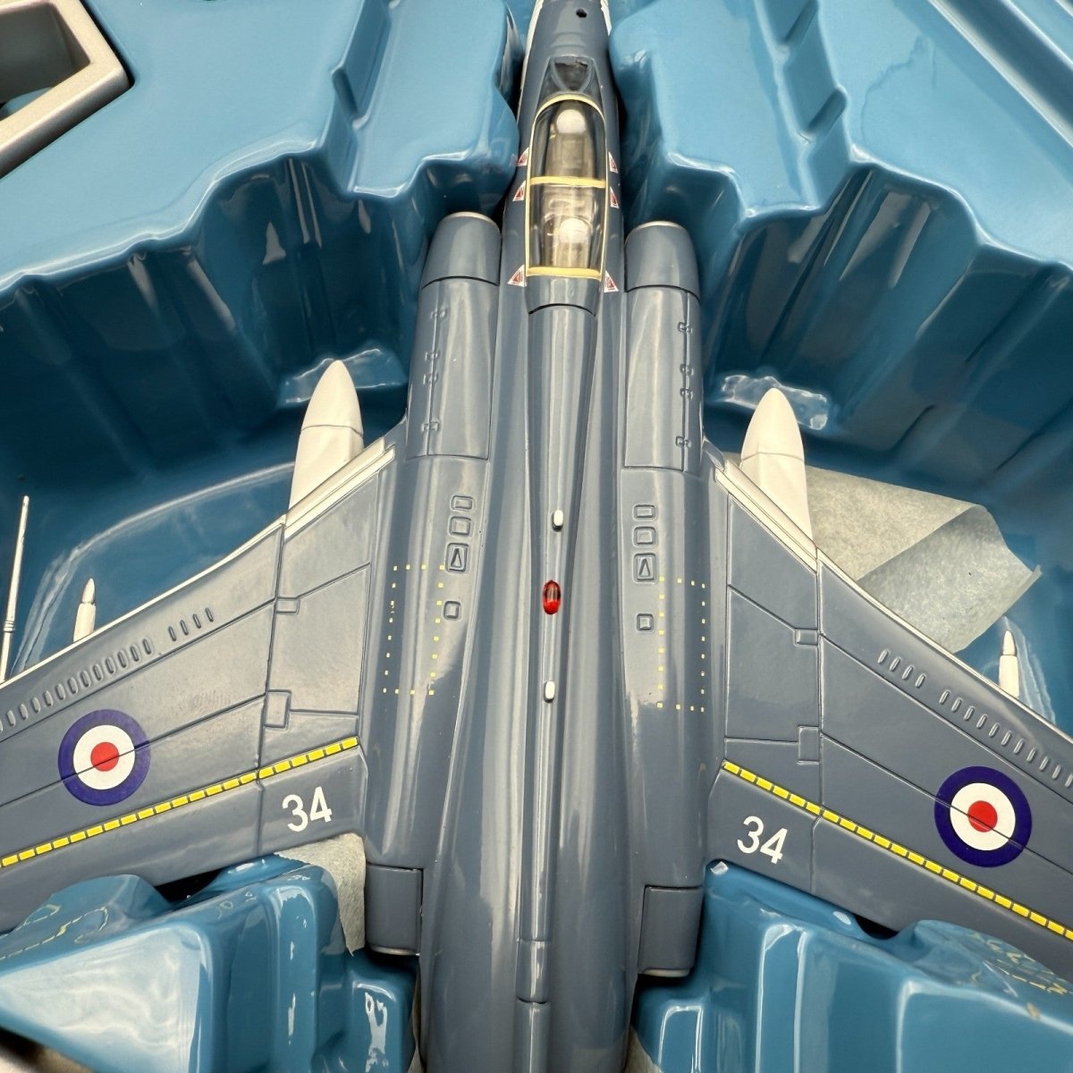 Corgi Aviation AA34103 1:72 Blackburn Buccaneer Royal Navy HMS Victorious - Corgi