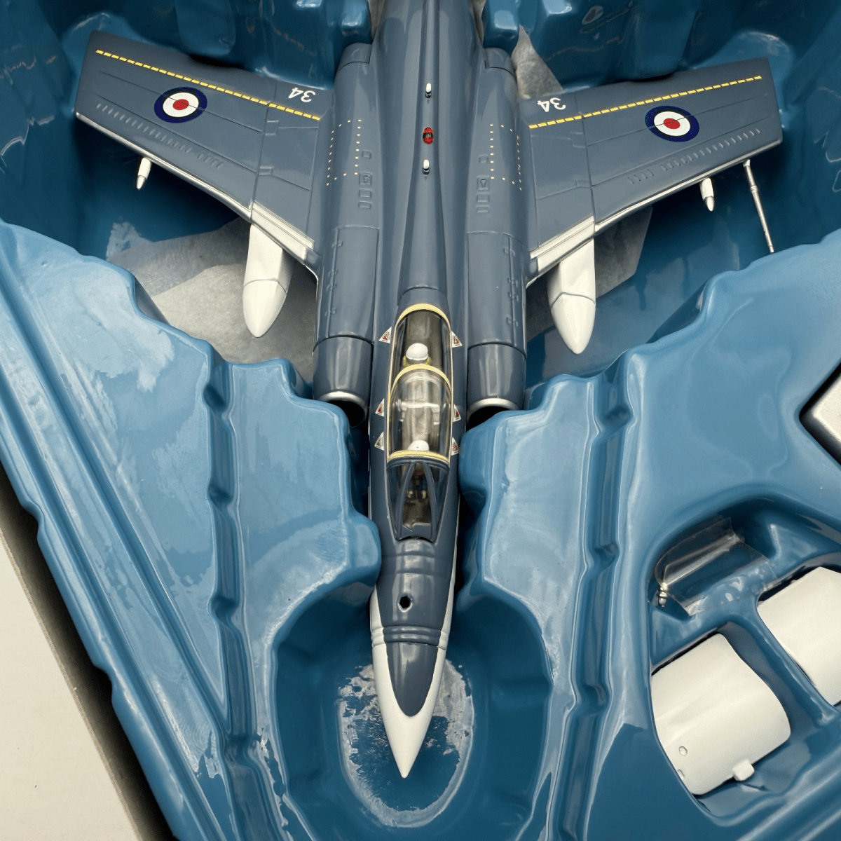 Corgi Aviation AA34103 1:72 Blackburn Buccaneer Royal Navy HMS Victorious - Corgi