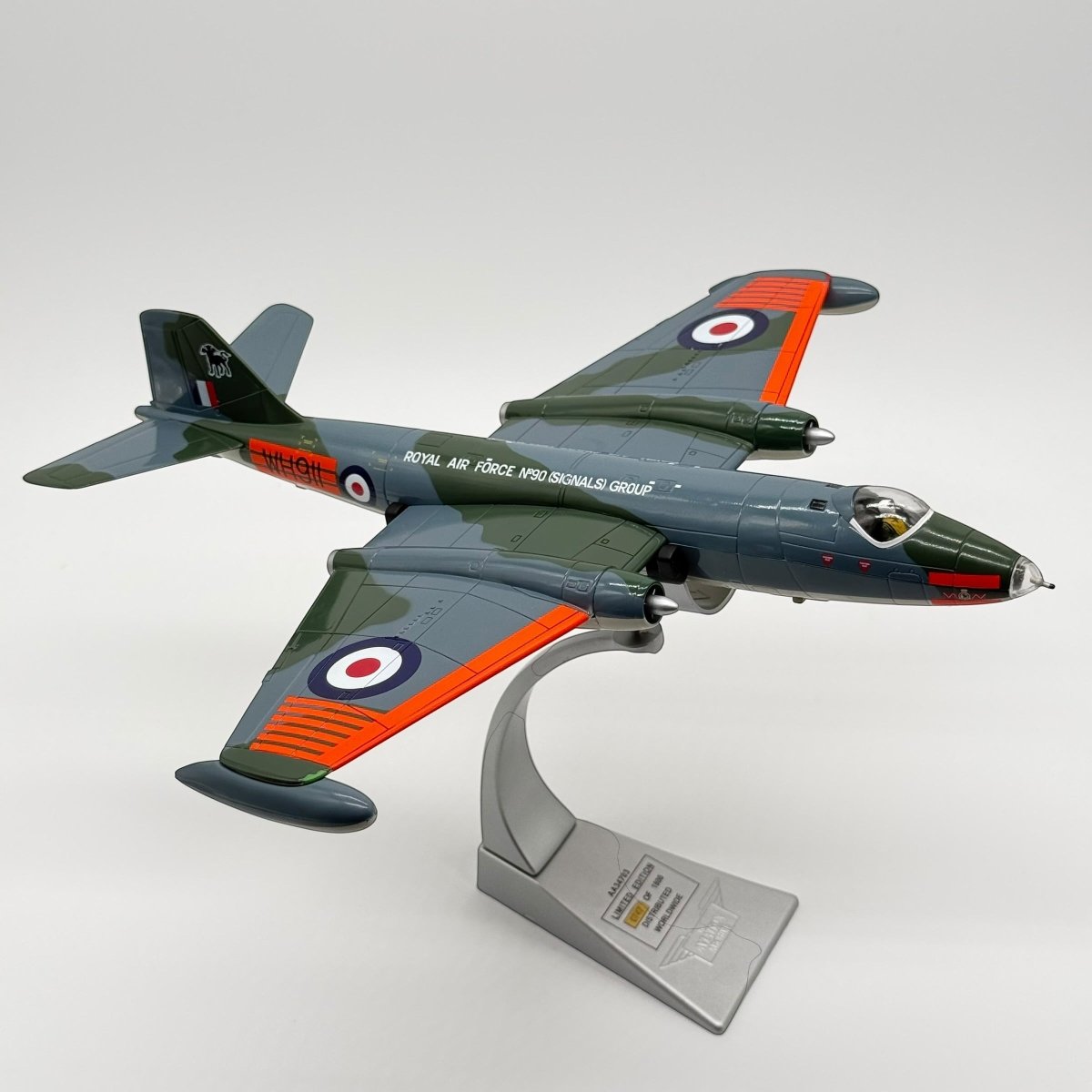 Corgi Aviation AA34703 1:72 English Electric Canberra B.Mk 2 WH911 - Corgi