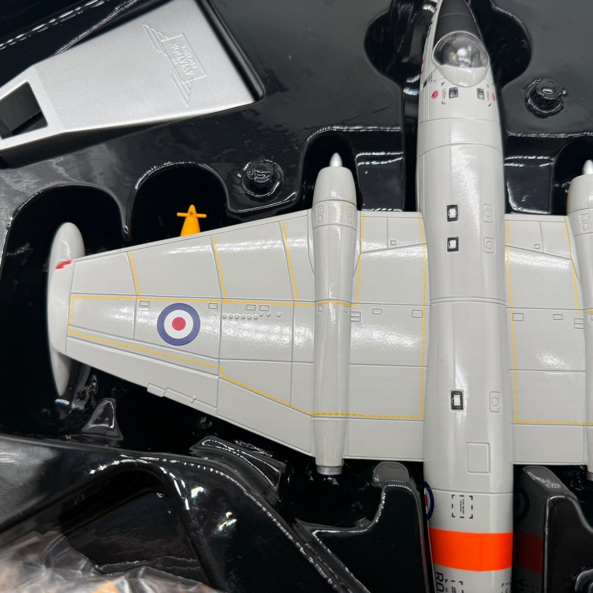 Corgi Aviation AA34707 1:72 Canberra TT.Mk 18 RN Yeovilton - Corgi