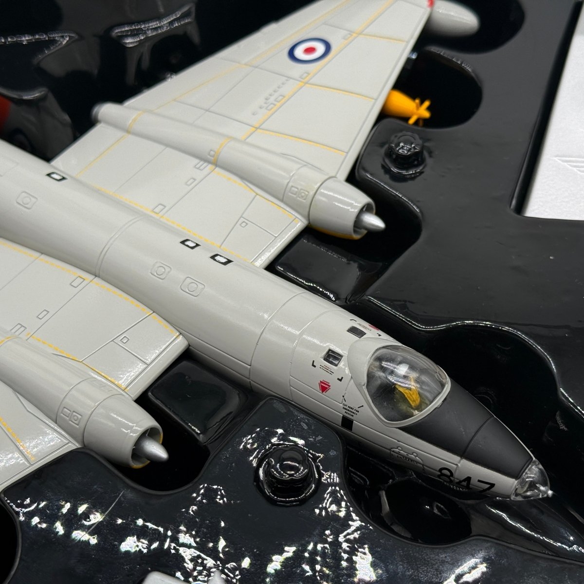 Corgi Aviation AA34707 1:72 Canberra TT.Mk 18 RN Yeovilton - Corgi