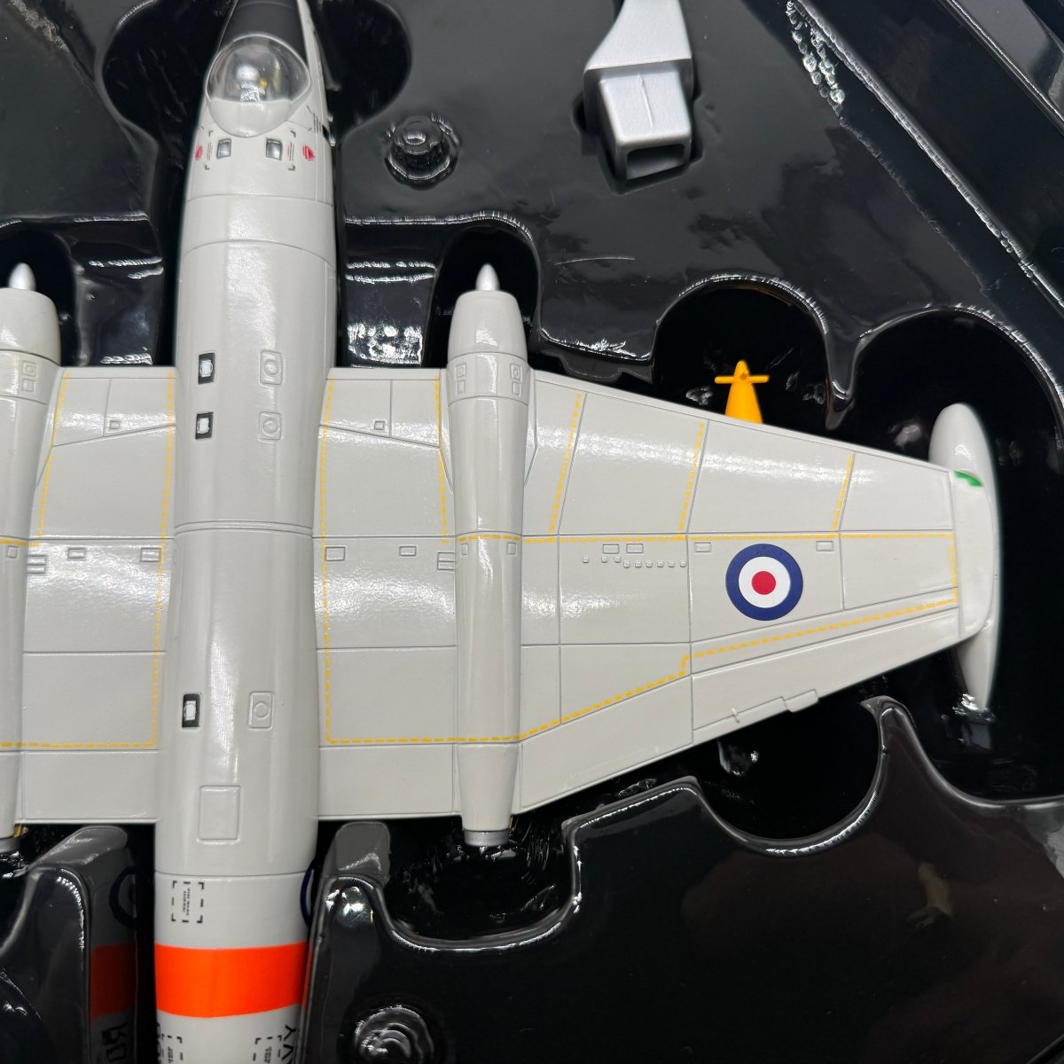 Corgi Aviation AA34707 1:72 Canberra TT.Mk 18 RN Yeovilton - Corgi