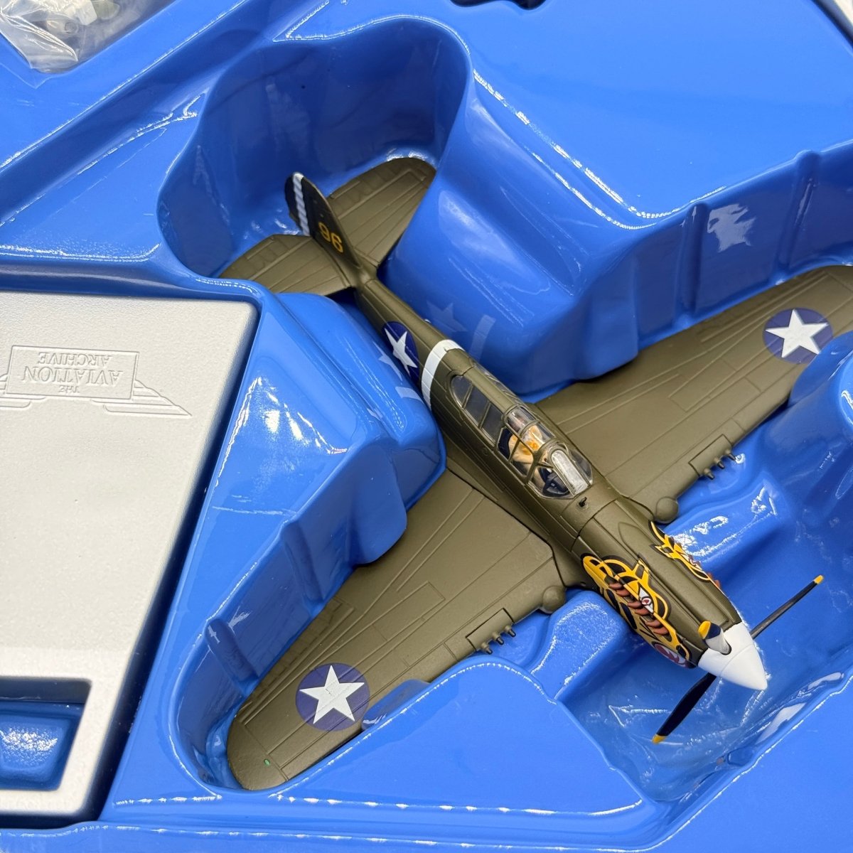 Corgi Aviation AA35205 1:72 Curtiss P - 40E Warhawk Aleutian Tigers 1943 - Corgi